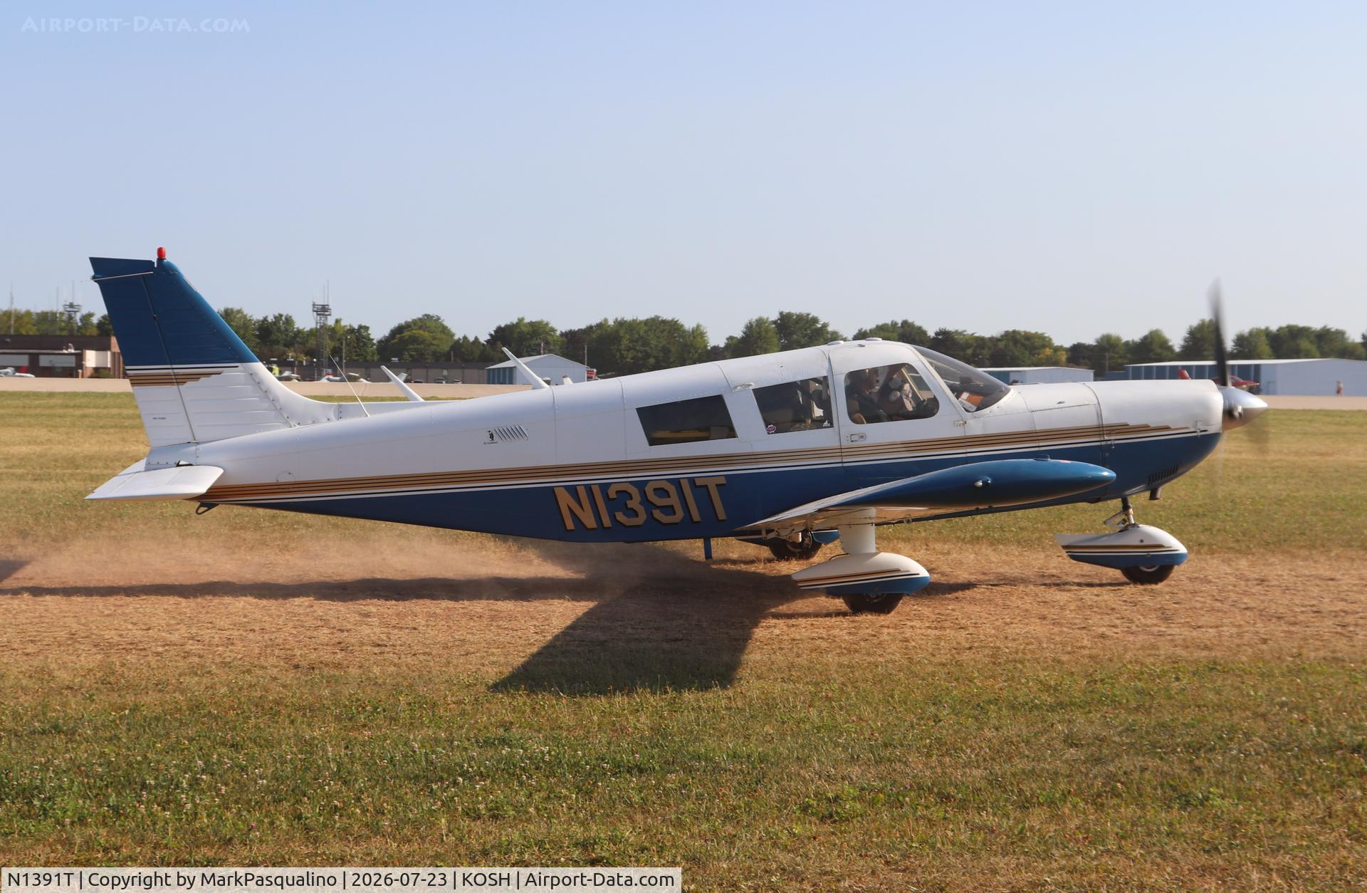 Aircraft N1391T, 1972 Piper PA-32-300 Cherokee Six Cherokee Six, c/n 32-7240117, Piper PA-32-300, at KOSH, photo by MarkPasqualino