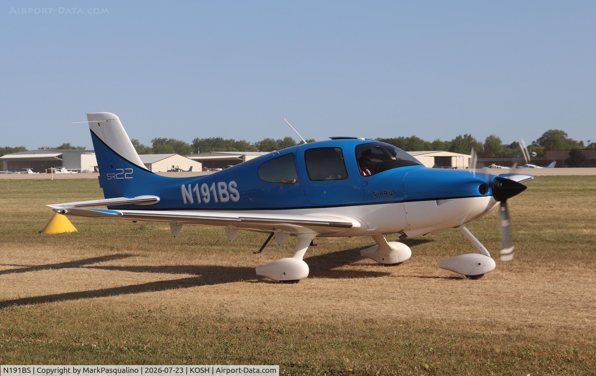 Aircraft N191BS, 2007 Cirrus SR22, c/n 2733, Cirrus SR22, at KOSH, photo by MarkPasqualino