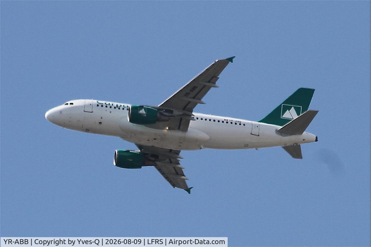 Aircraft YR-ABB, 2009 Airbus A319-112, c/n 3818, Airbus A319-112, Climbing from rwy 03, Nantes-Atlantique airport (LFRS-NTE), at LFRS, photo by Yves-Q