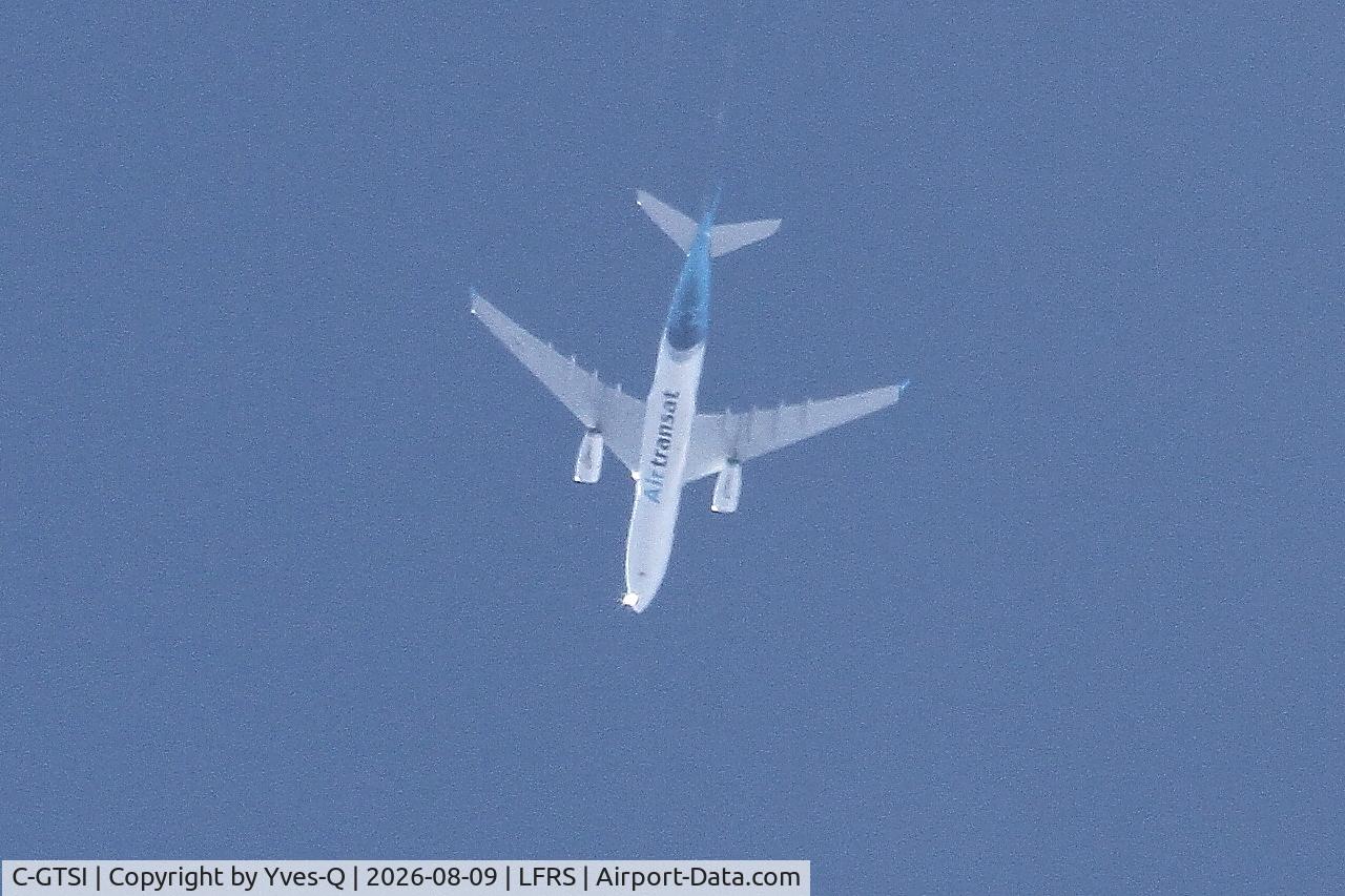 Aircraft C-GTSI, 2001 Airbus A330-243, c/n 427, Airbus A330-243, Flight over Nantes-Atlantique airport (LFRS-NTE), at LFRS, photo by Yves-Q