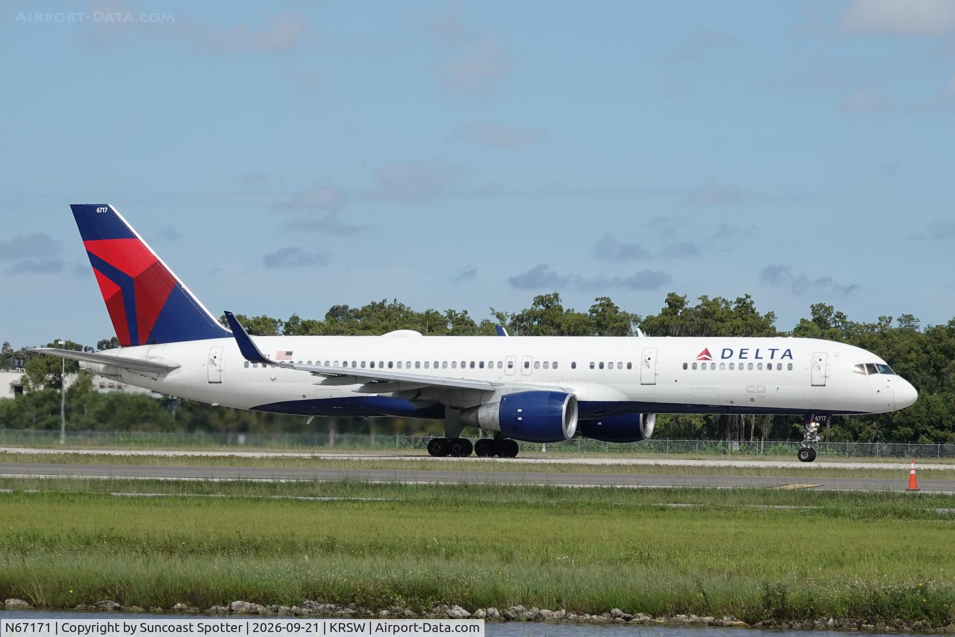 Aircraft N67171, 2001 Boeing 757-232, c/n 30839, Delta 1089 departs Southwest Florida International Airport enroute to Hartsfield-Jackson Atlanta International Airport, at KRSW, photo by Suncoast Spotter