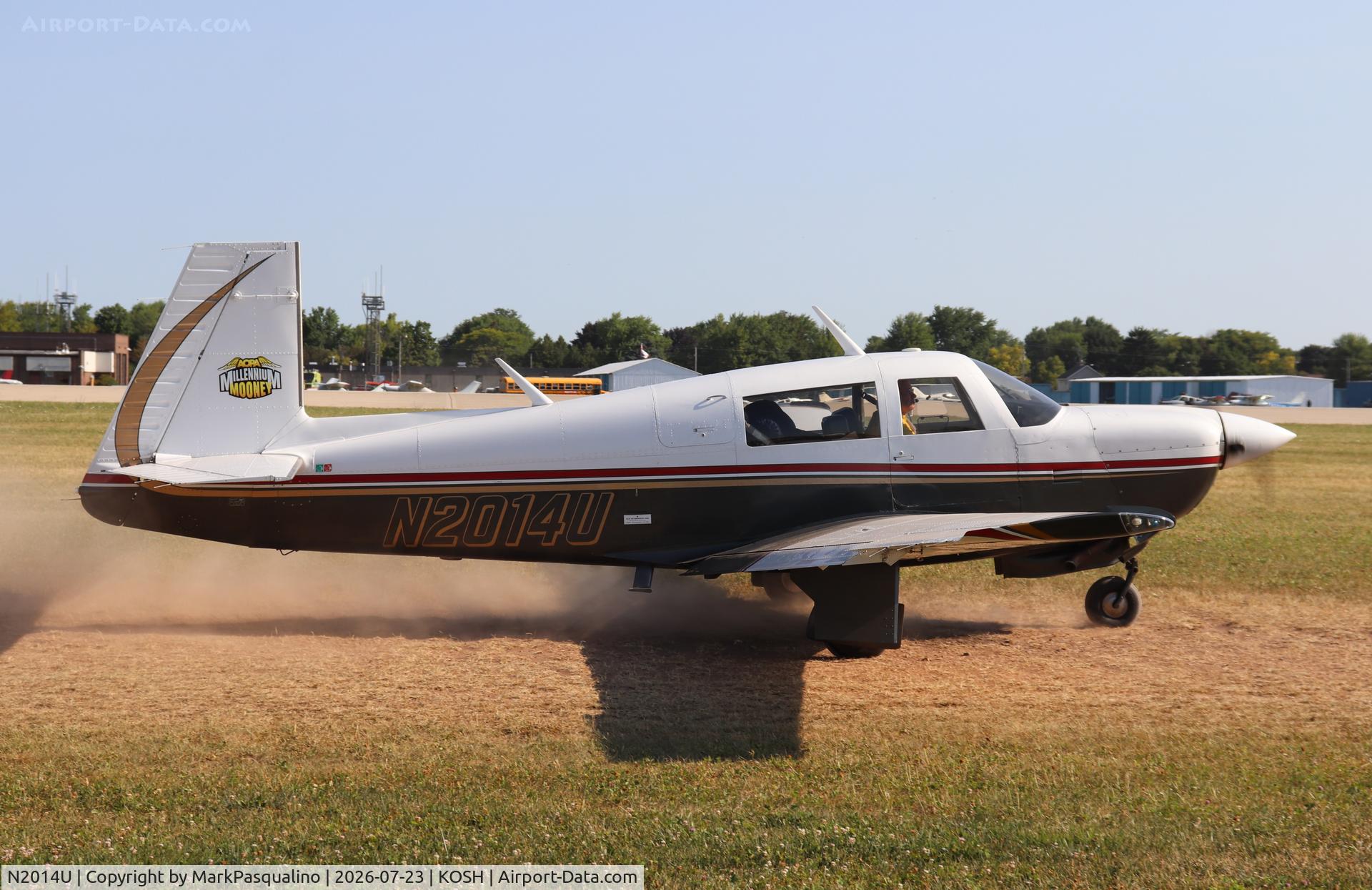 Aircraft N2014U, Mooney M20J 201, c/n 24-1590, Mooney M20J, at KOSH, photo by MarkPasqualino