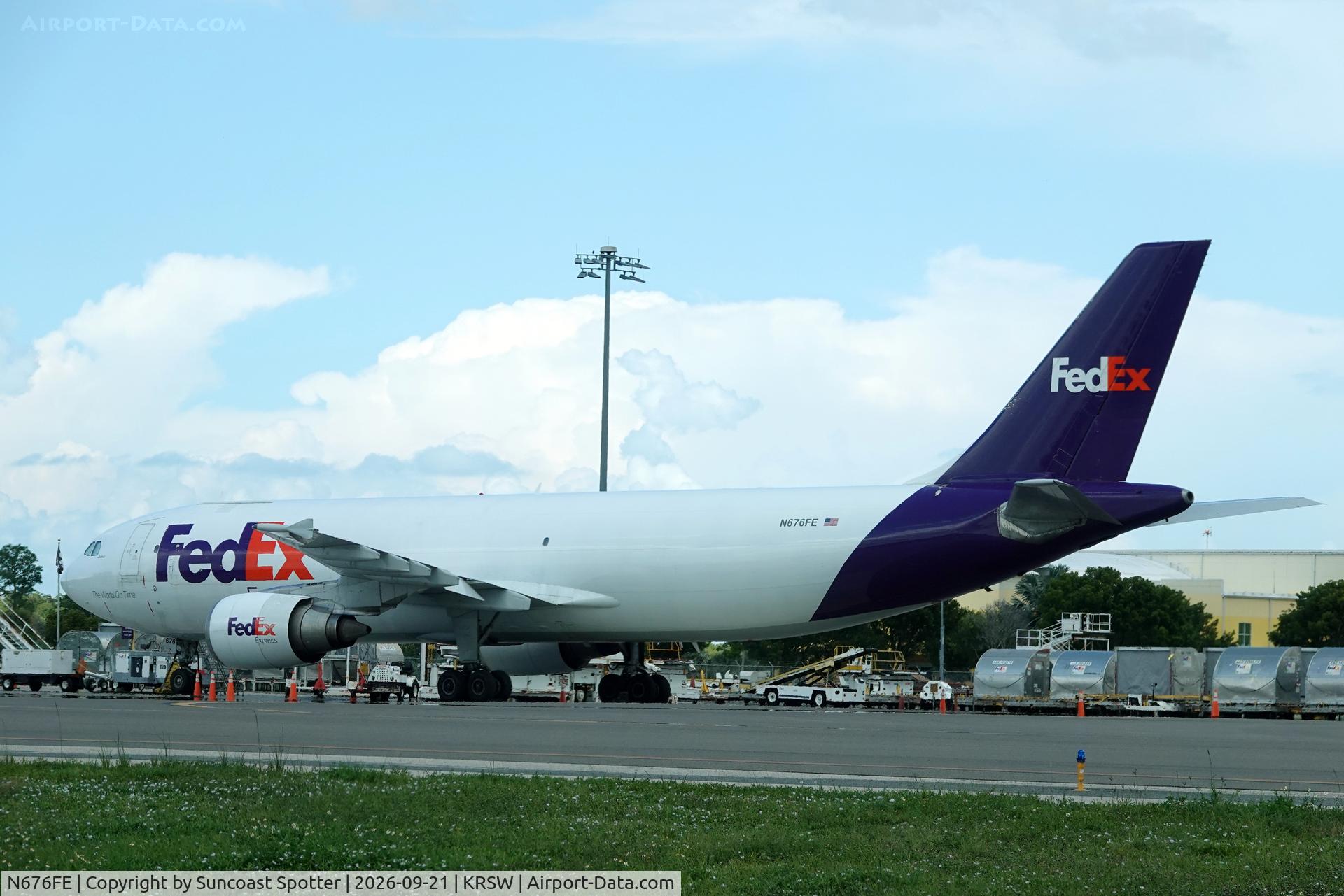 Aircraft N676FE, 1998 Airbus A300F4-605R, c/n 790, Fedex A300 sits on the cargo ramp at Southwest Florida International Airport, at KRSW, photo by Suncoast Spotter