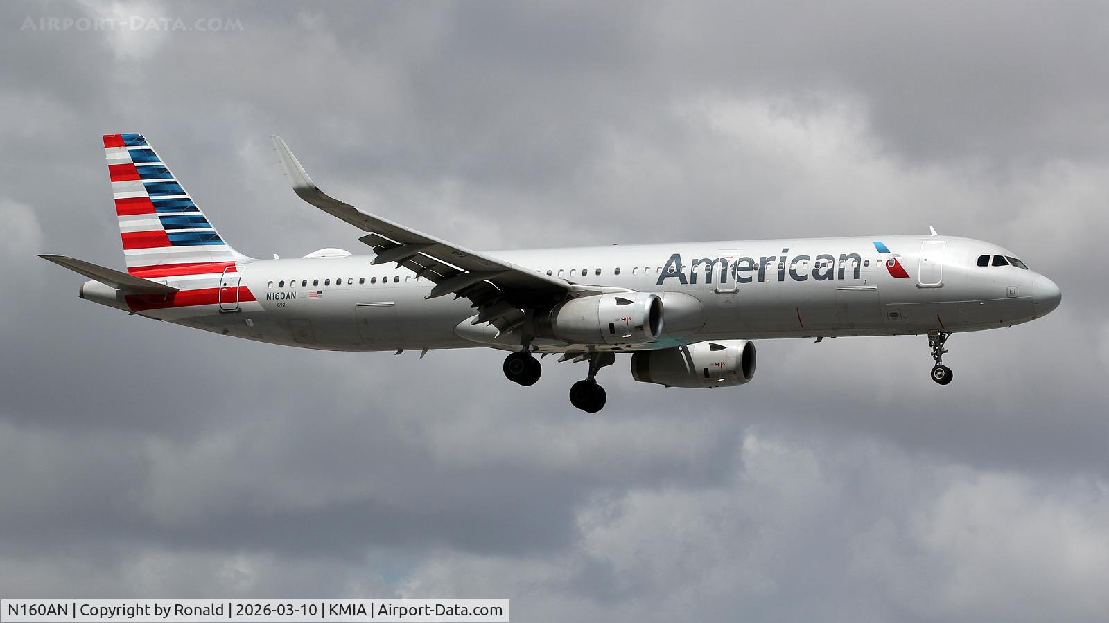 Aircraft N160AN, 2016 Airbus A321-231, c/n 7069, at mia, at KMIA, photo by Ronald