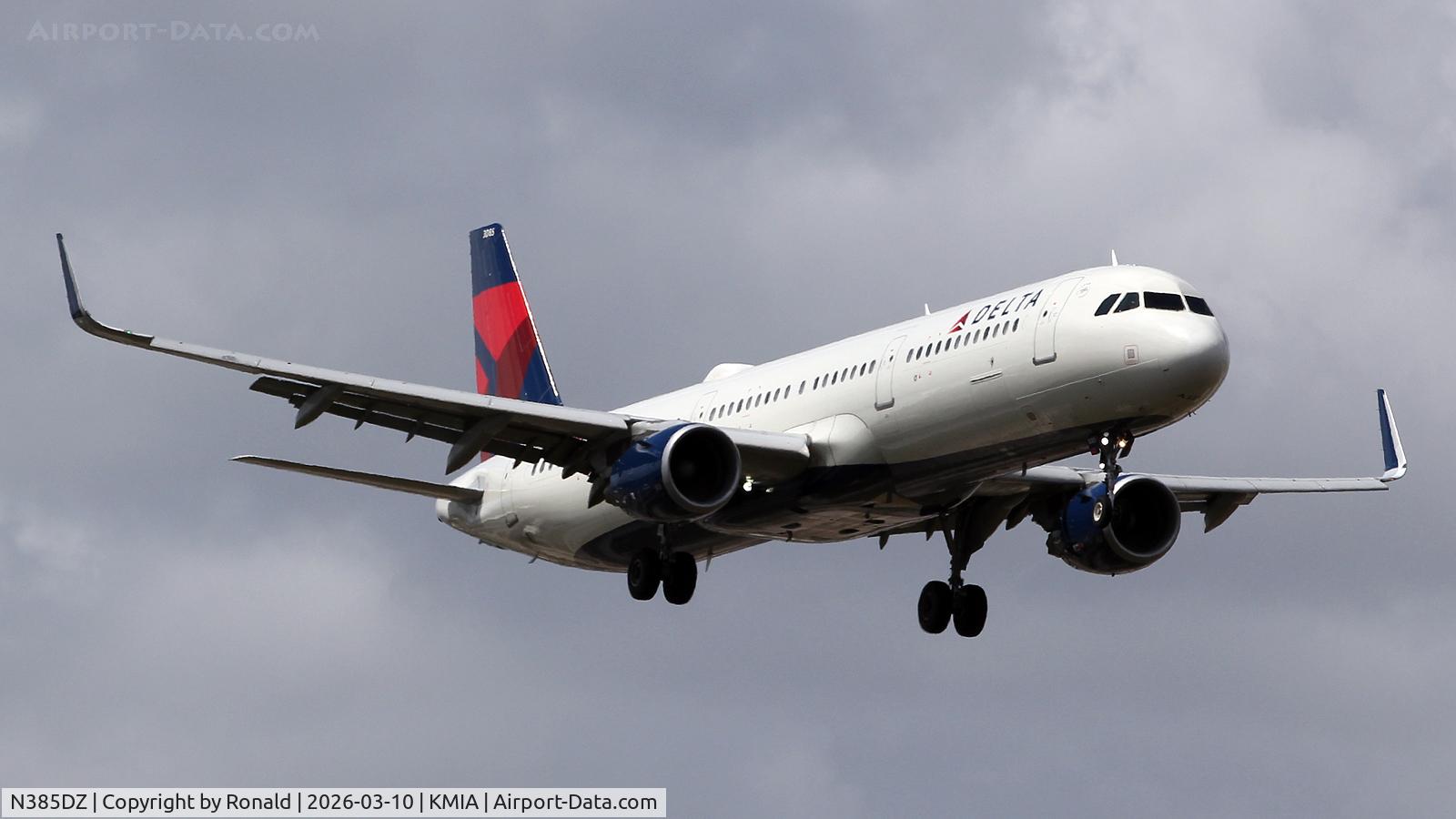 Aircraft N385DZ, 2019 Airbus A321-211, c/n 8975, at mia, at KMIA, photo by Ronald