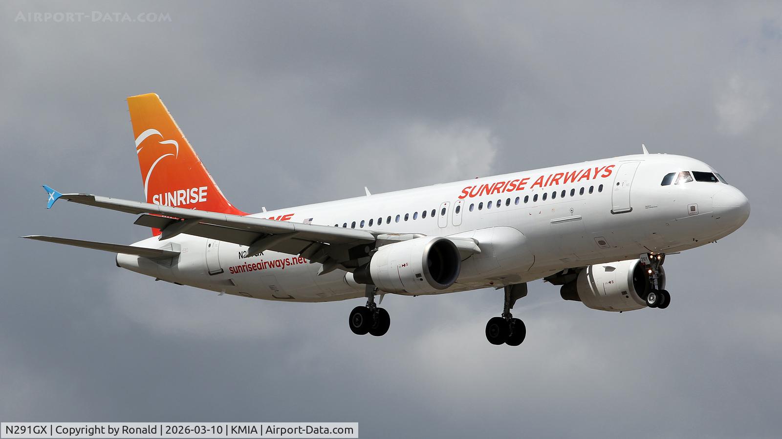 Aircraft N291GX, 2007 Airbus A320-214, c/n 3349, at mia, at KMIA, photo by Ronald