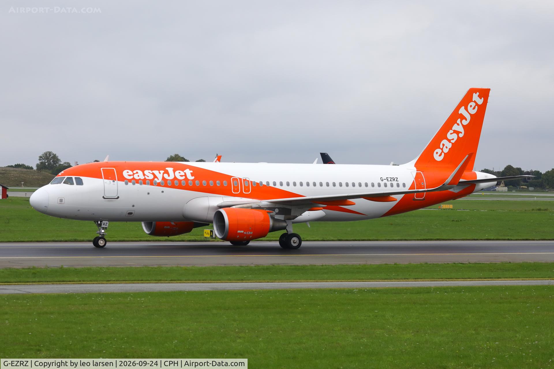 Aircraft G-EZRZ, 2018 Airbus A320-214, c/n 8358, Copenhagen 24.9.2026, at CPH, photo by leo larsen