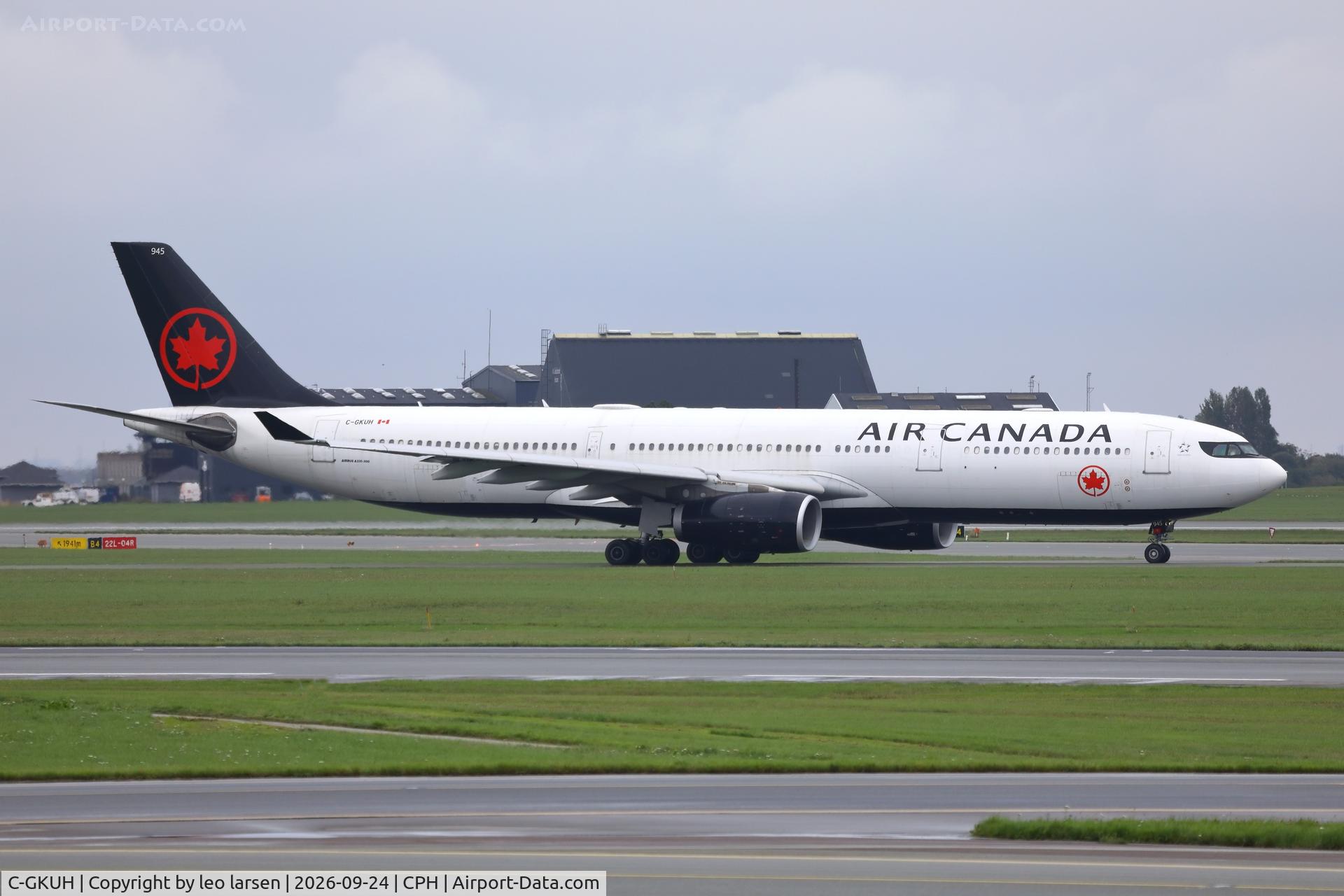 Aircraft C-GKUH, 2010 Airbus A330-343X, c/n 1156, Copenhagen 24.9.2026, at CPH, photo by leo larsen