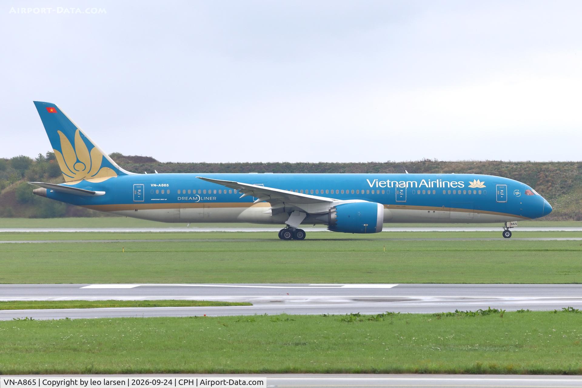 Aircraft VN-A865, 2015 Boeing 787-9 Dreamliner Dreamliner, c/n 38761 l/n 380, Copenhagen 26.9.2026, at CPH, photo by leo larsen