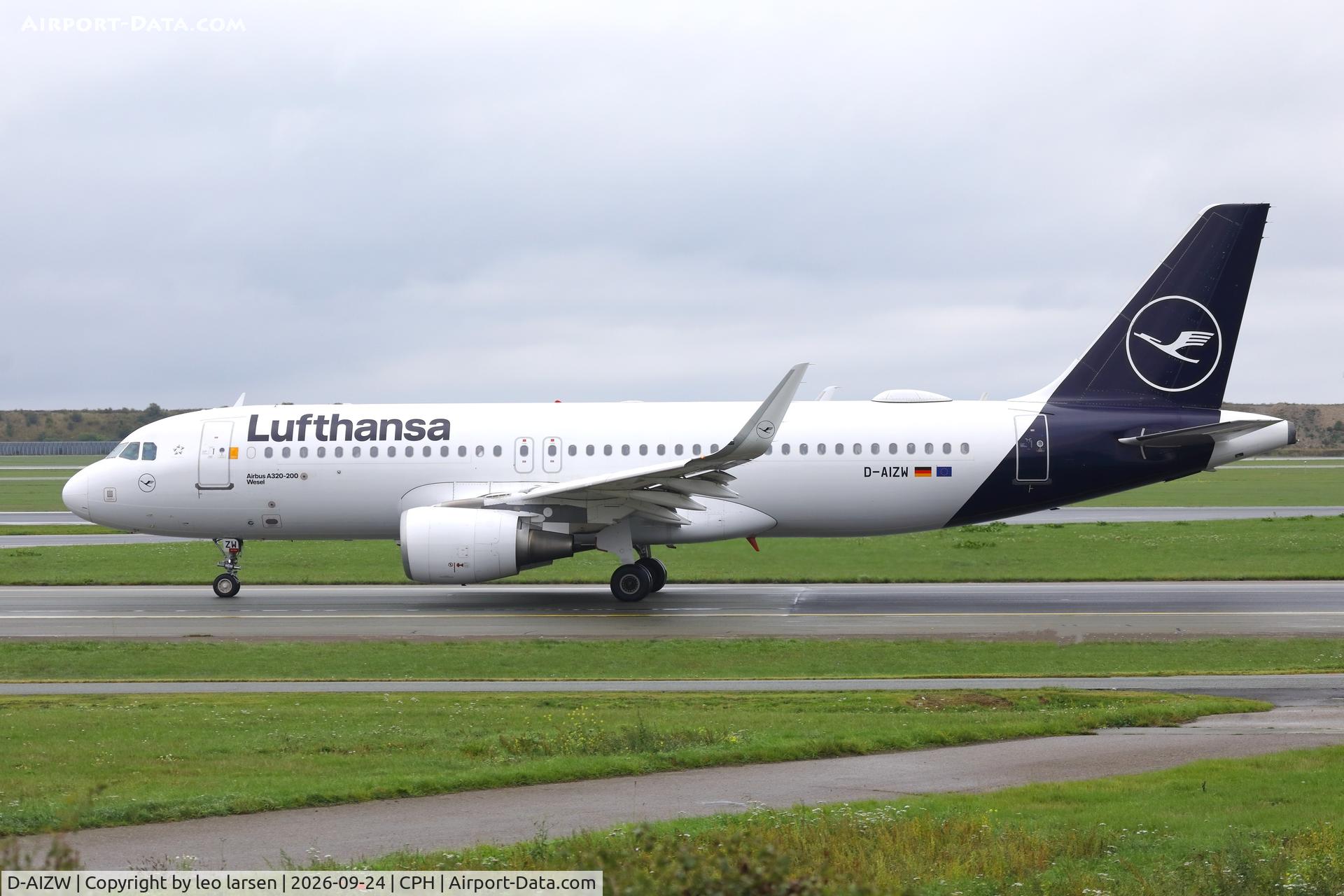 Aircraft D-AIZW, 2013 Airbus A320-214, c/n 5694, Copenhagen 24.9,2026, at CPH, photo by leo larsen