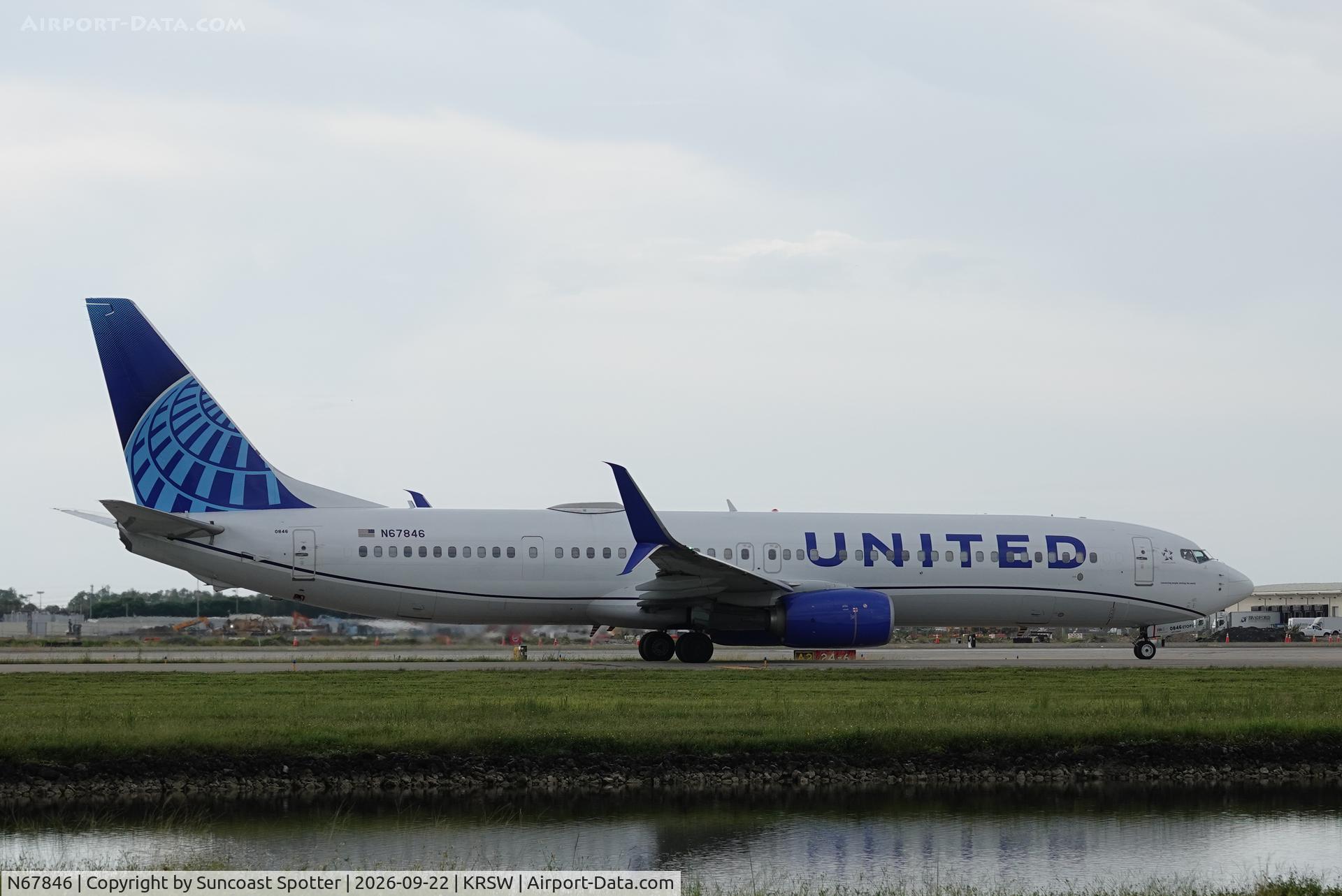 Aircraft N67846, 2015 Boeing 737-924/ER, c/n 42186 l/n 5294, United 2347 taxis at Southwest Florida International Airport prior to flight to Chicago-O’Hare International Airport, at KRSW, photo by Suncoast Spotter
