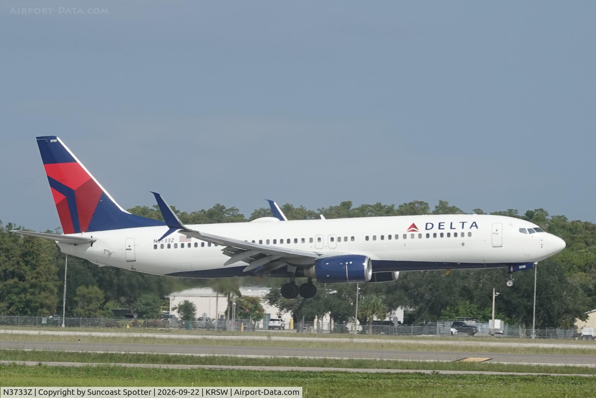 Aircraft N3733Z, 2000 Boeing 737-832, c/n 30539, Delta 2474 arrives at Southwest Florida International Airport following flight from Boston-Logan International Airport, at KRSW, photo by Suncoast Spotter