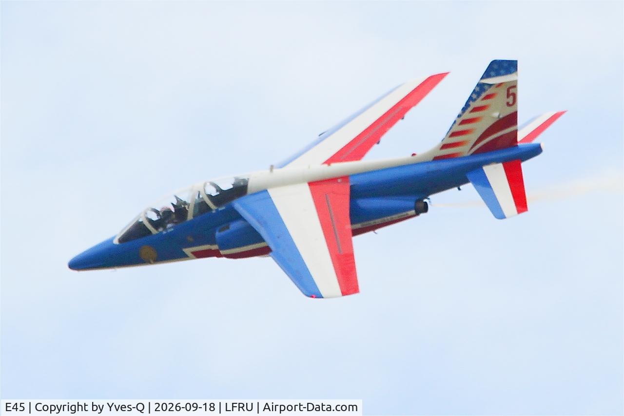 Aircraft E45, Dassault-Dornier Alpha Jet E, c/n E45, Dassault-Dornier Alpha Jet E (F-TETF), Athos 05 of Patrouille de France 2026, On display, Morlaix-Ploujean airport (LFRU-MXN), at LFRU, photo by Yves-Q