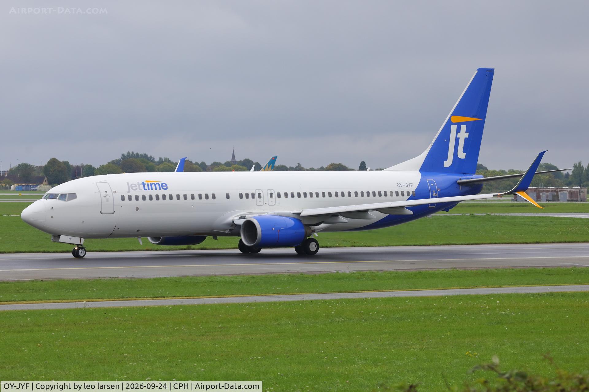 Aircraft OY-JYF, 2009 Boeing B737-81M, c/n 37161 l/n 2919, Copenhagen 24.9.2026, at CPH, photo by leo larsen