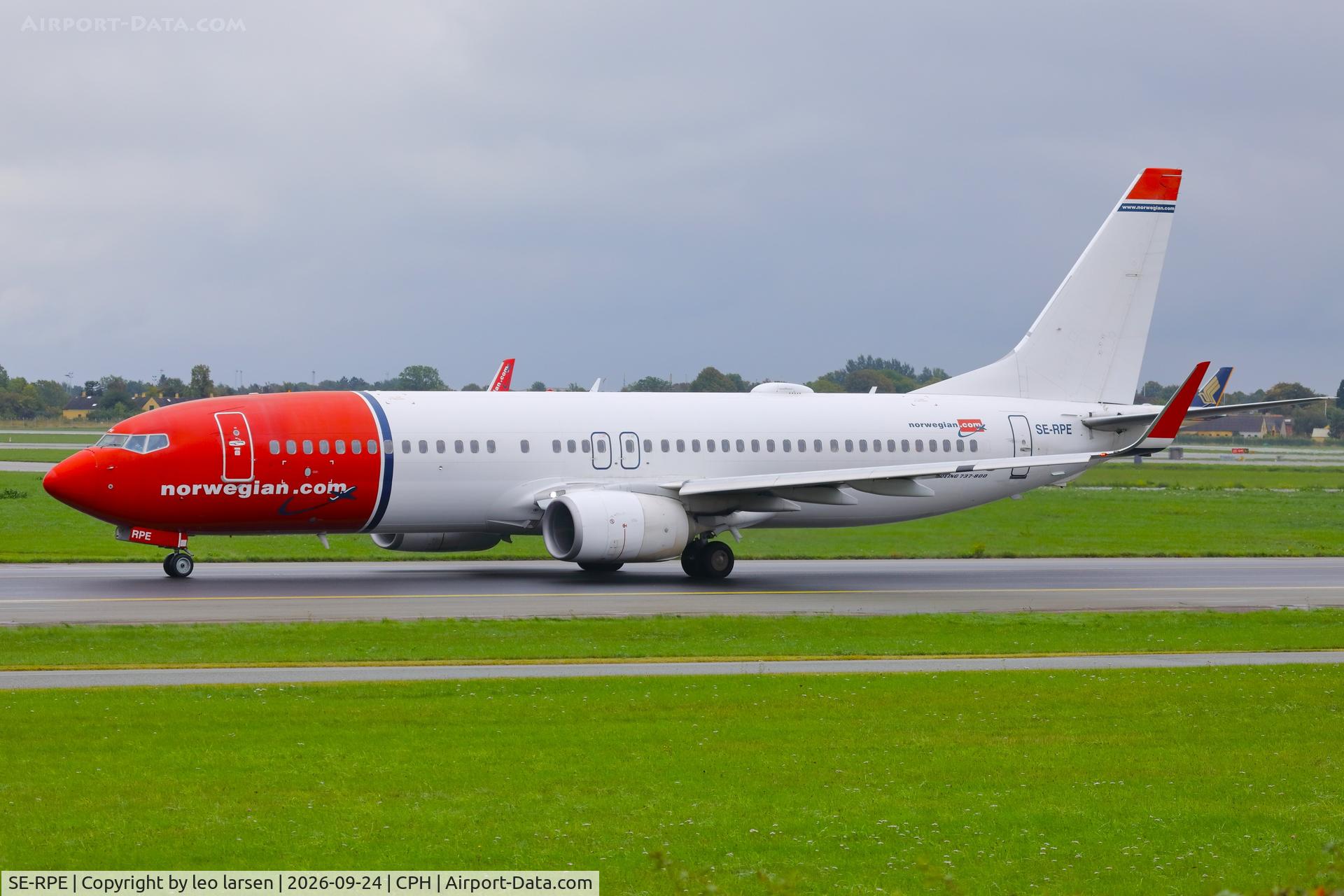 Aircraft SE-RPE, 2016 Boeing 737-8JP, c/n 42074, Copenhagen 24.9.2026, at CPH, photo by leo larsen