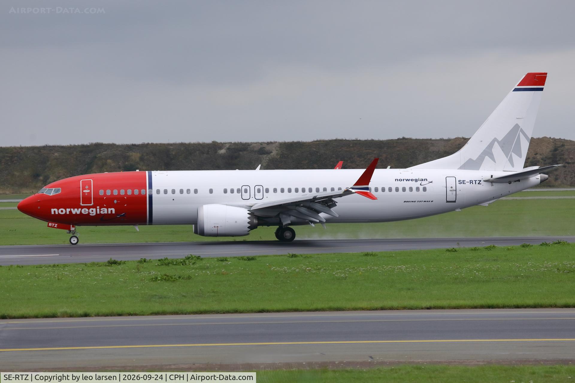 Aircraft SE-RTZ, 2025 Boeing 737-8 MAX, c/n 43626, Copenhagen 24.9.2026, at CPH, photo by leo larsen