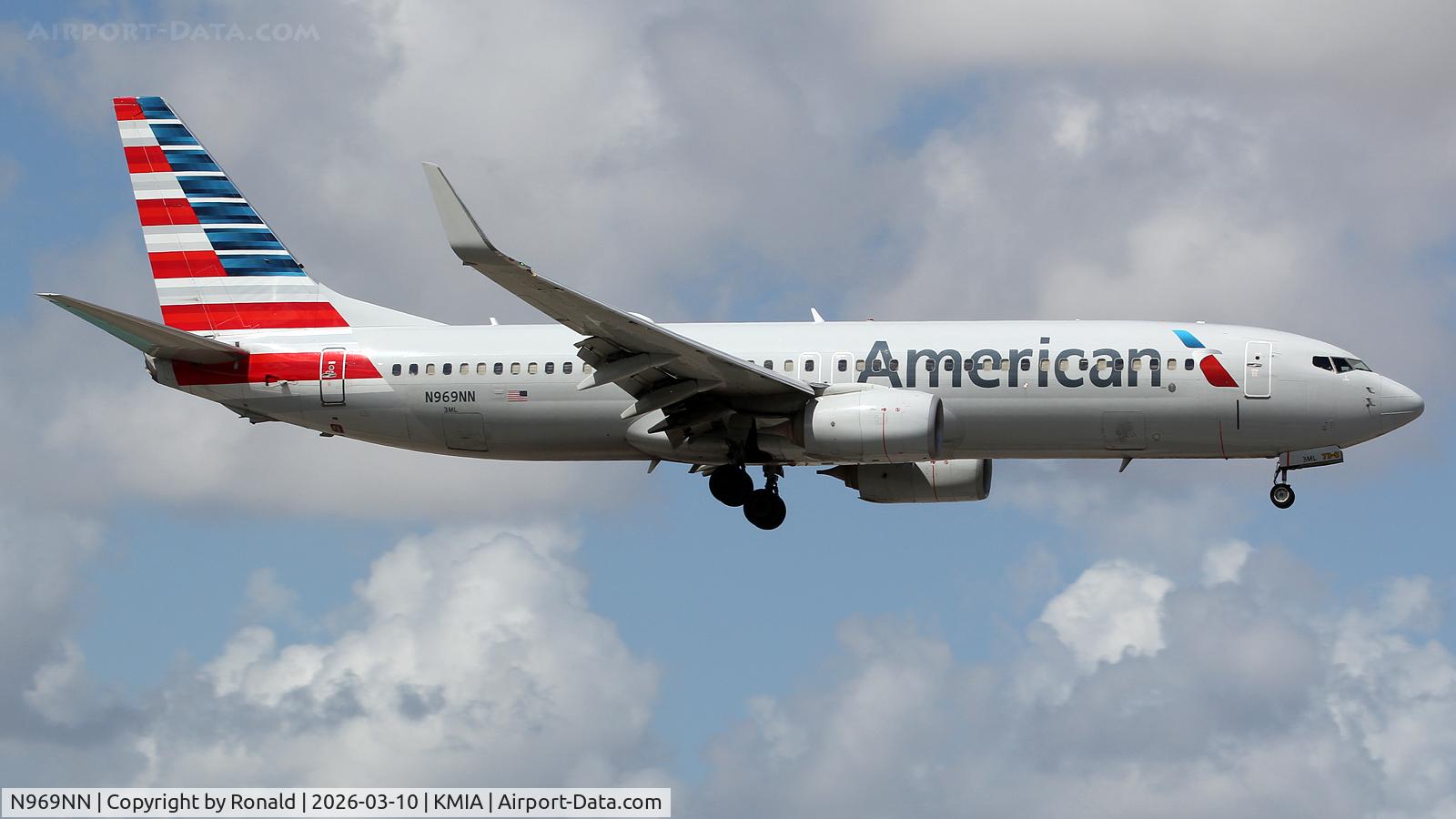 Aircraft N969NN, 2015 Boeing 737-823, c/n 31215 l/n 5360, at mia, at KMIA, photo by Ronald