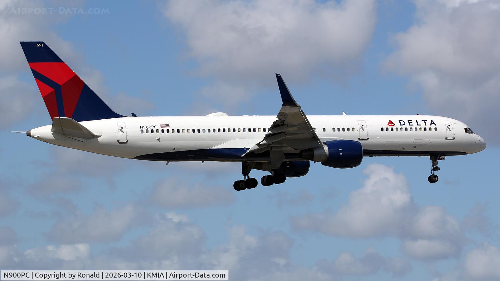 Aircraft N900PC, 1997 Boeing 757-26D, c/n 28446, at mia, at KMIA, photo by Ronald