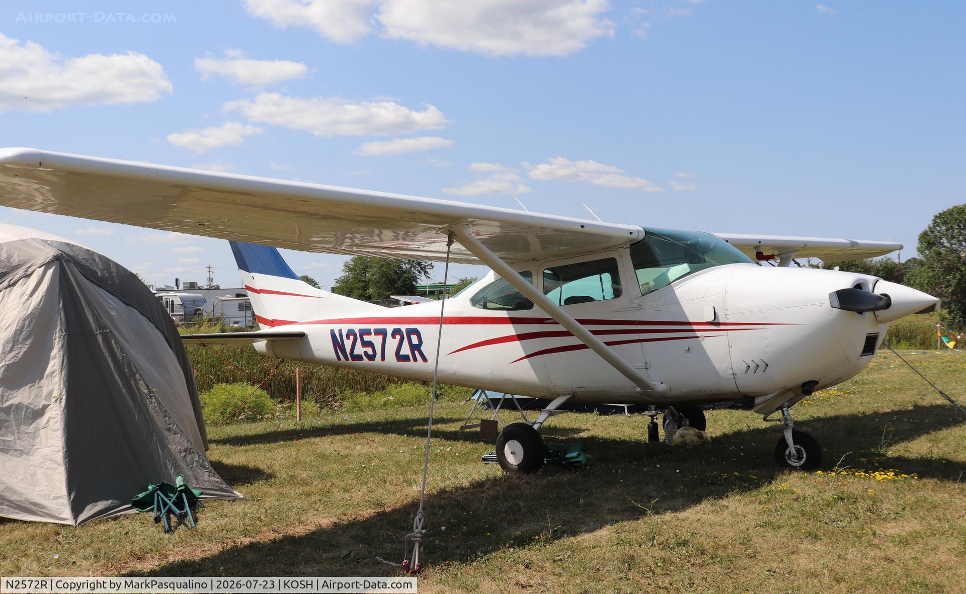 Aircraft N2572R, 1967 Cessna 182K Skylane, c/n 18258272, Cessna 182k, at KOSH, photo by MarkPasqualino