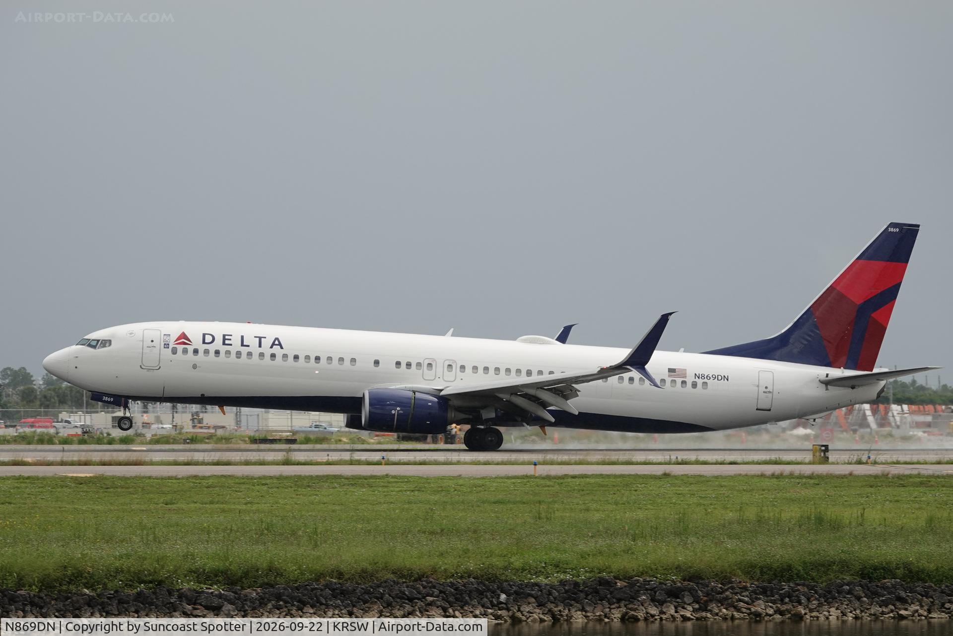 Aircraft N869DN, 2017 Boeing 737-900/ER, c/n 31980, Delta 1196 arrives at Southwest Florida International Airport following flight from Hartsfield-Jackson Atlanta International Airport, at KRSW, photo by Suncoast Spotter