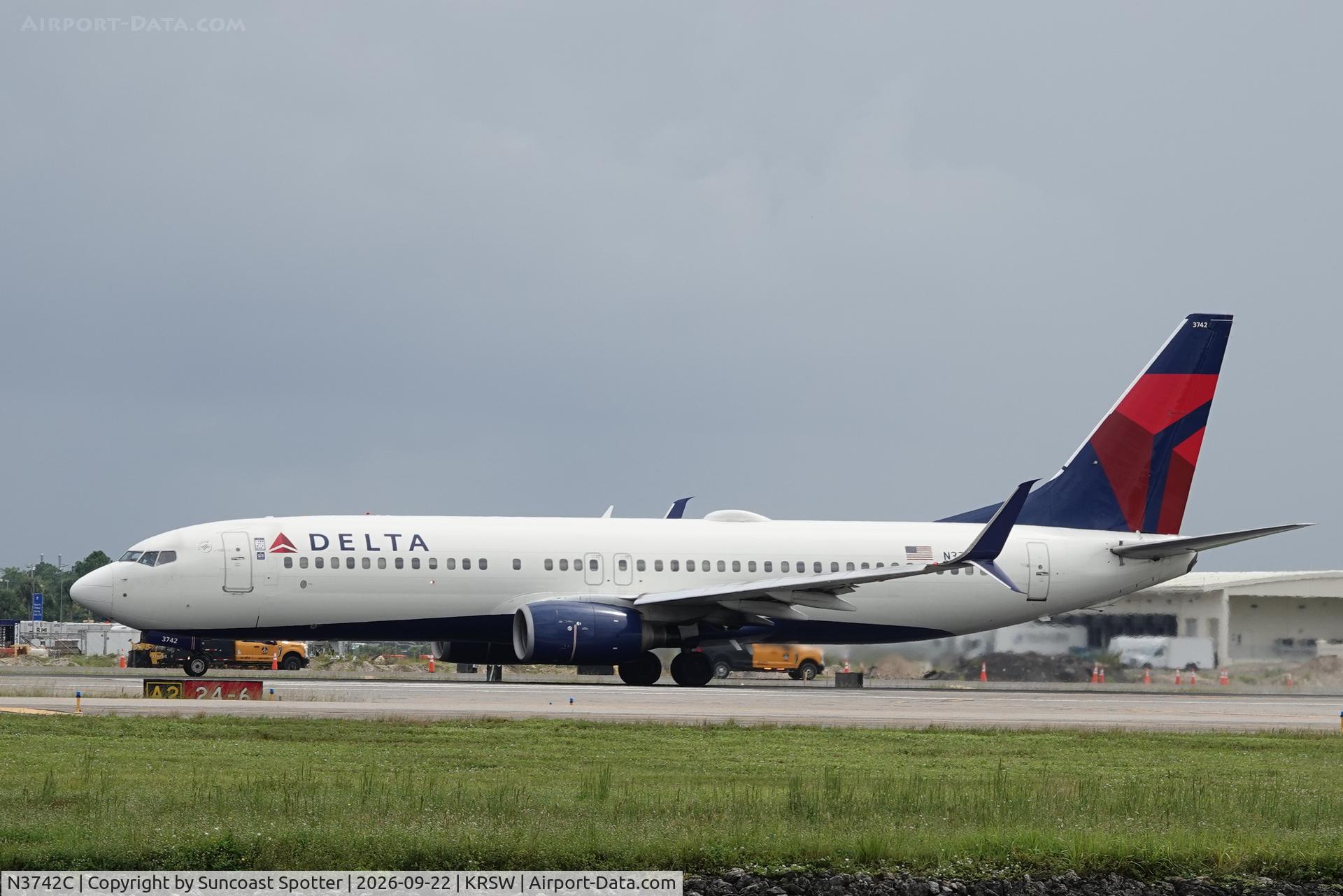 Aircraft N3742C, 2001 Boeing 737-832, c/n 30835, Delta 379 departs Southwest Florida International Airport enroute to LaGuardia Airport, at KRSW, photo by Suncoast Spotter