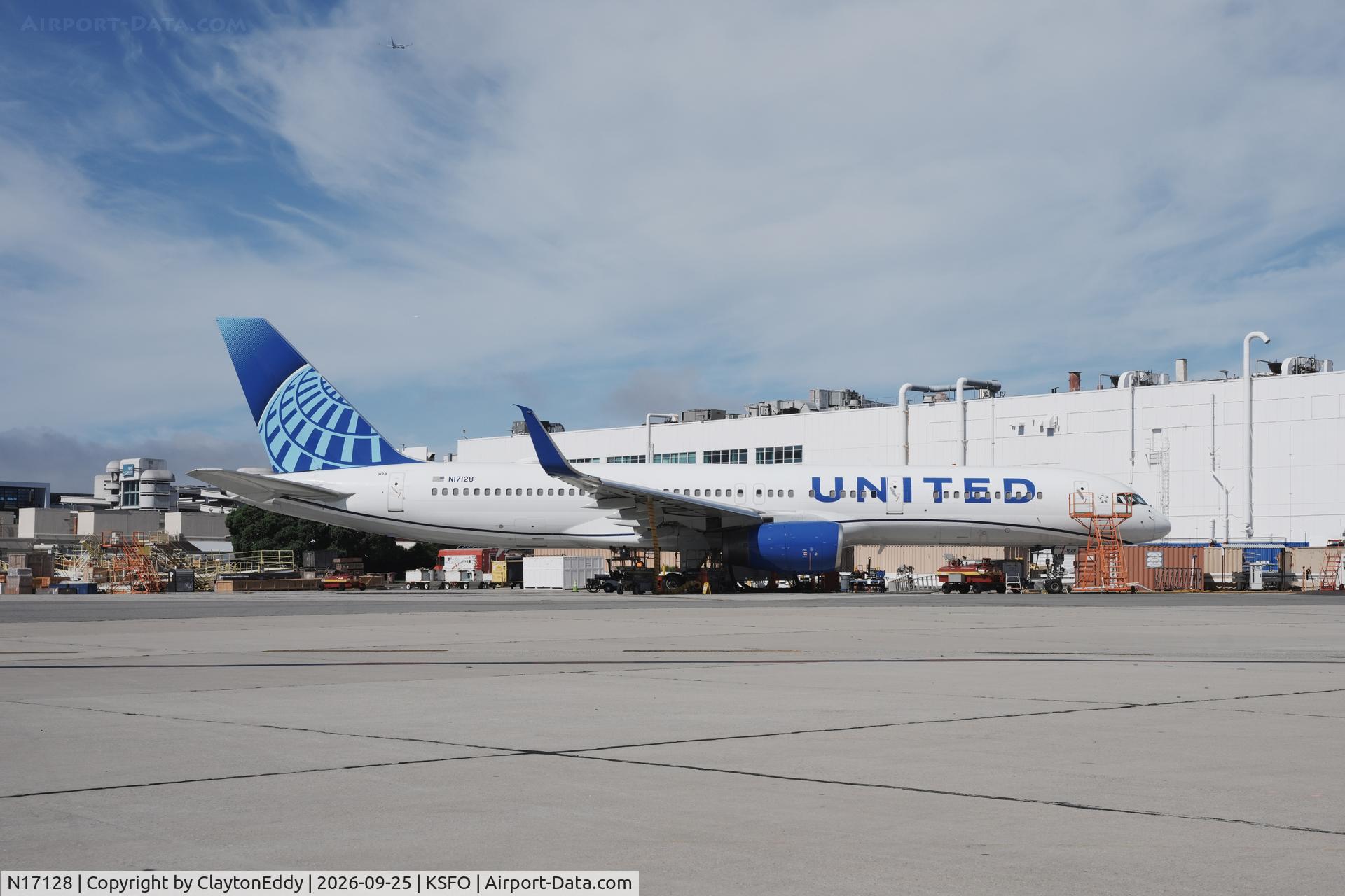 Aircraft N17128, 1998 Boeing 757-224, c/n 27567 l/n 795, SFO 2026, at KSFO, photo by ClaytonEddy