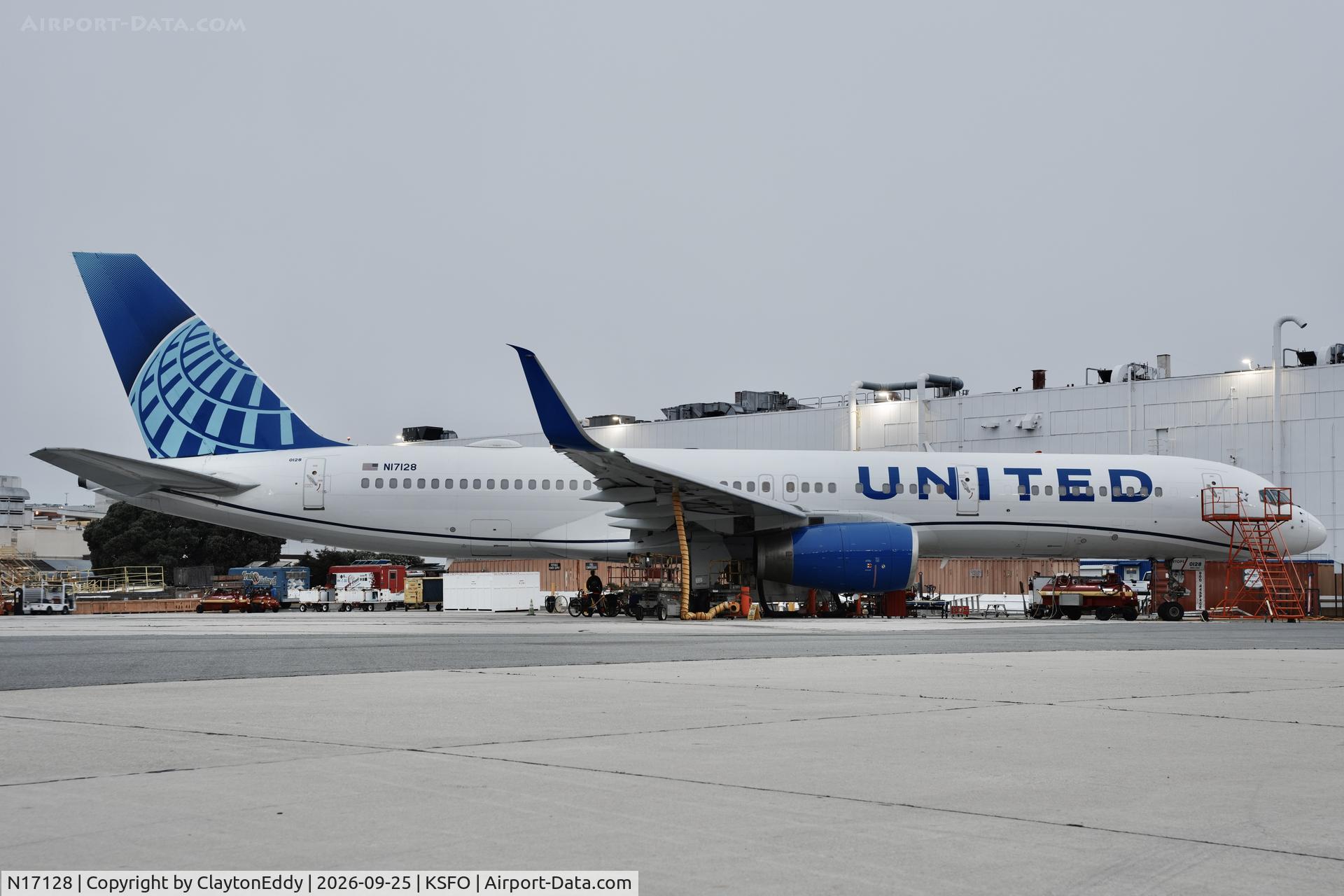 Aircraft N17128, 1998 Boeing 757-224, c/n 27567 l/n 795, SFO 2026, at KSFO, photo by ClaytonEddy