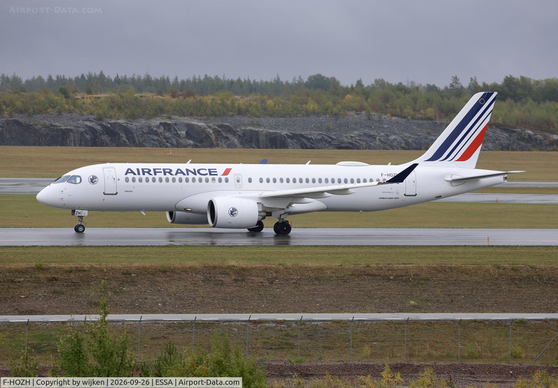 Aircraft F-HOZH, 2026 Airbus A220-300, c/n 55461, Twy W, at ESSA, photo by wijken