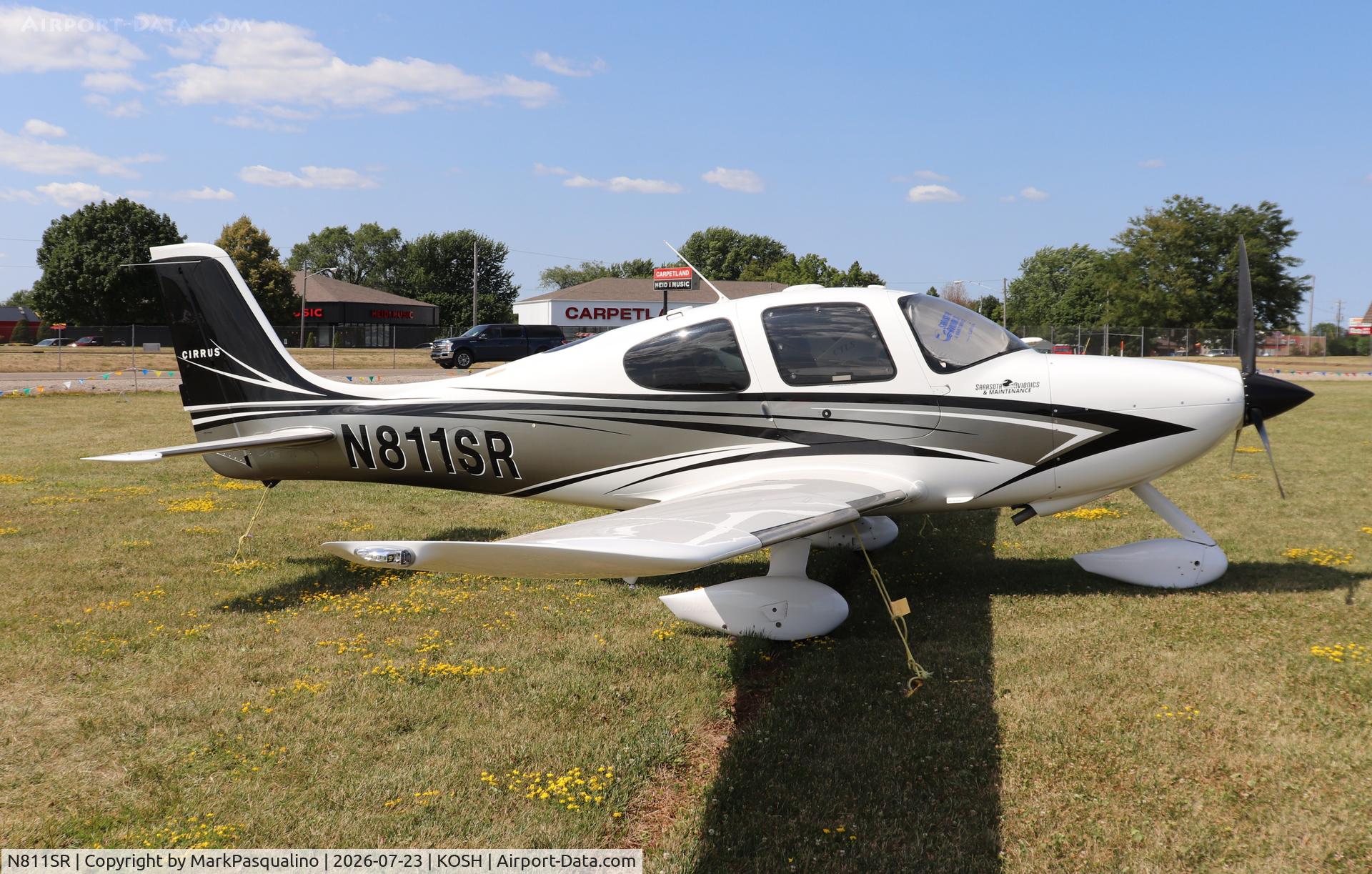 Aircraft N811SR, 2006 Cirrus SR22, c/n 2270, Cirrus SR22, at KOSH, photo by MarkPasqualino