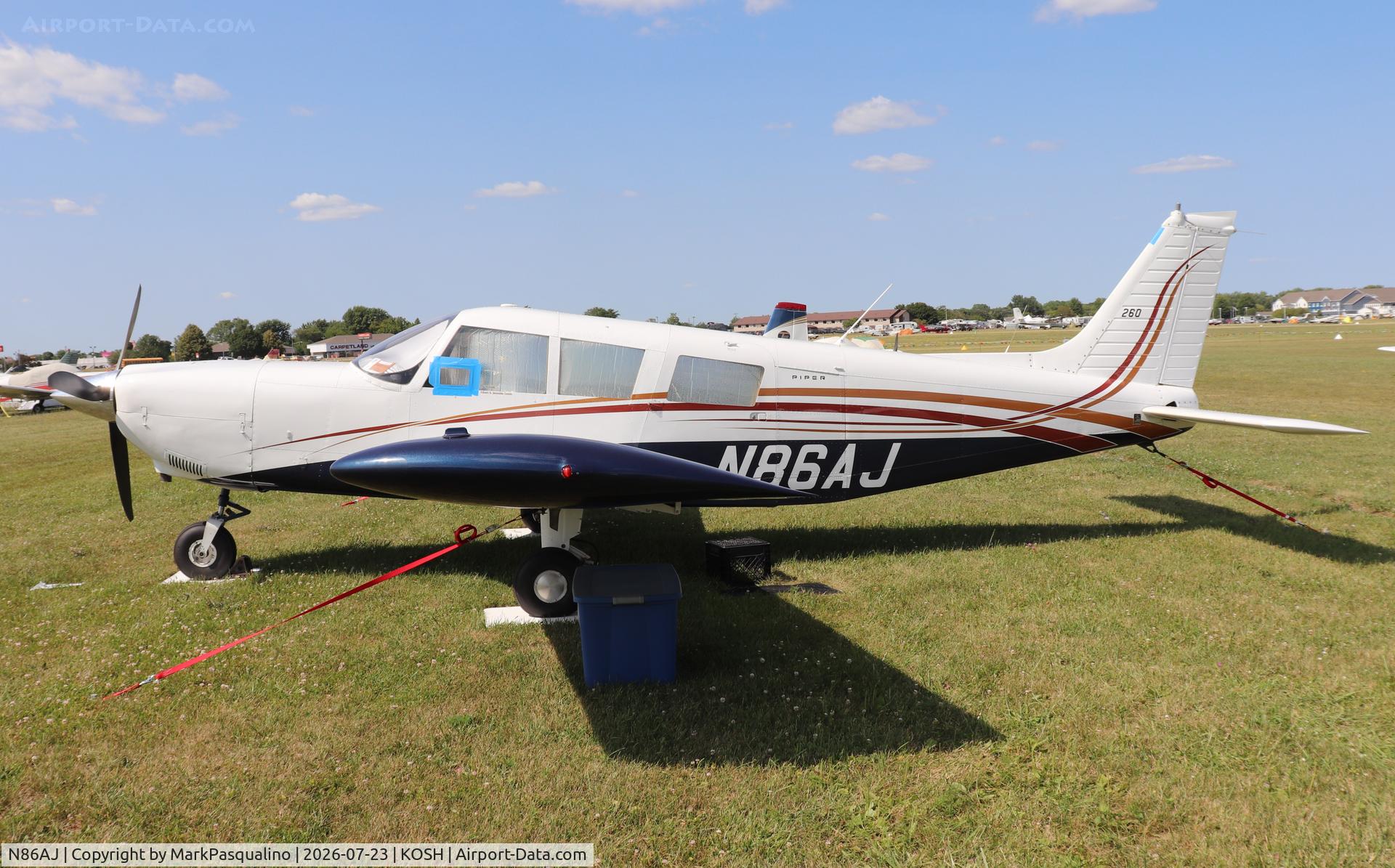 Aircraft N86AJ, 1972 Piper PA-32-260 Cherokee Six, c/n 32-7200036, Piper PA-32-260, at KOSH, photo by MarkPasqualino