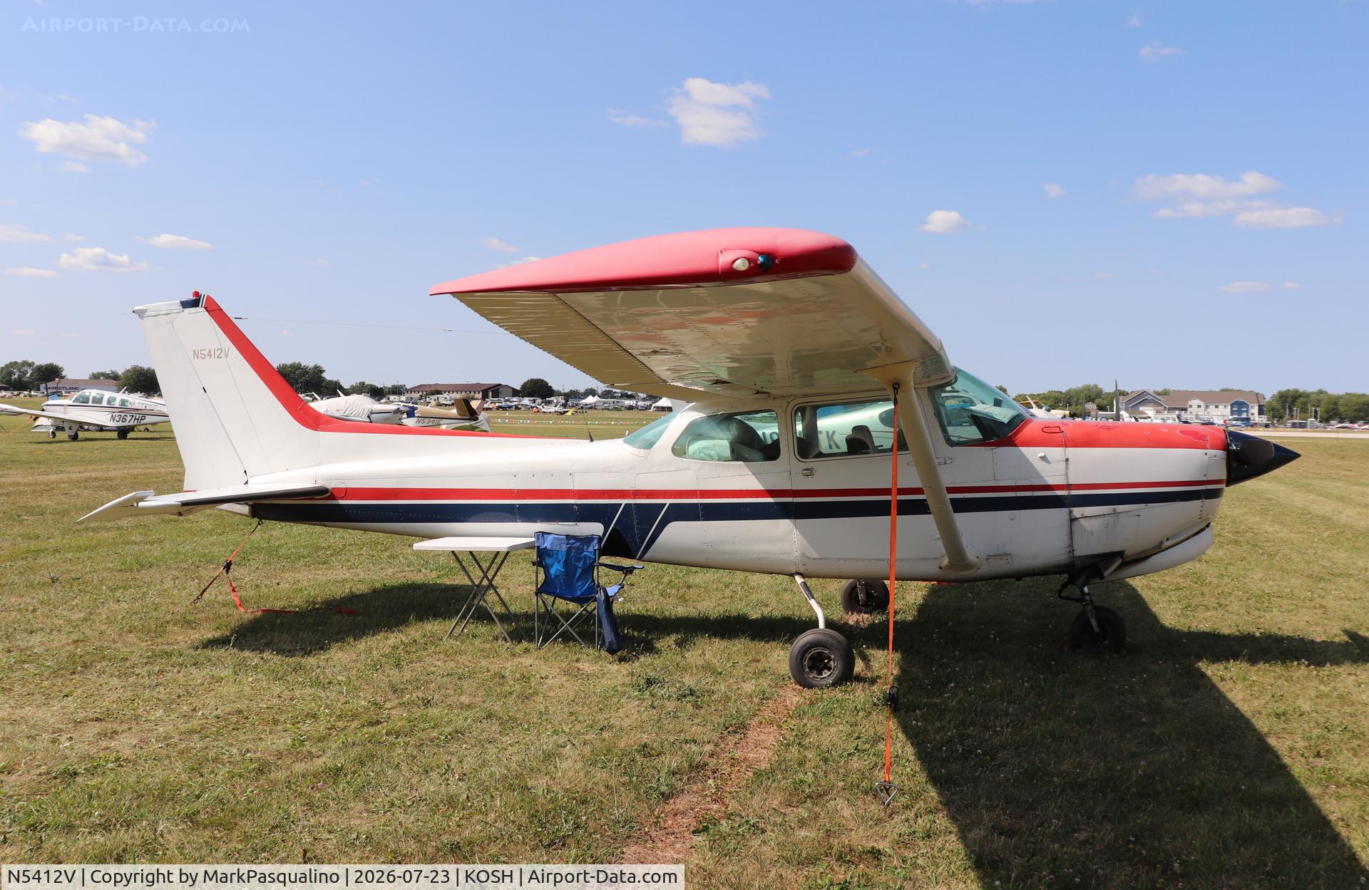 Aircraft N5412V, 1980 Cessna 172RG Cutlass RG, c/n 172RG0524, Cessna 172RG, at KOSH, photo by MarkPasqualino