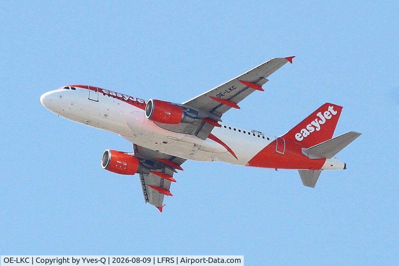 Aircraft OE-LKC, 2009 Airbus A319-111, c/n 4056, Airbus A319-111, Climbing from rwy 03, Nantes-Atlantique airport (LFRS-NTE), at LFRS, photo by Yves-Q