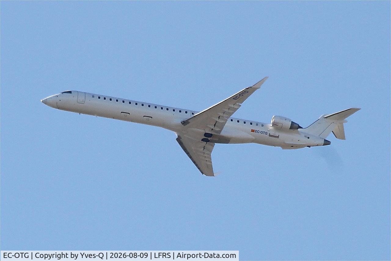 Aircraft EC-OTG, 2012 Bombardier CRJ-1000, c/n 11070, Bombardier CRJ-1000, Climbing from rwy 03, Nantes-Atlantique airport (LFRS-NTE), at LFRS, photo by Yves-Q