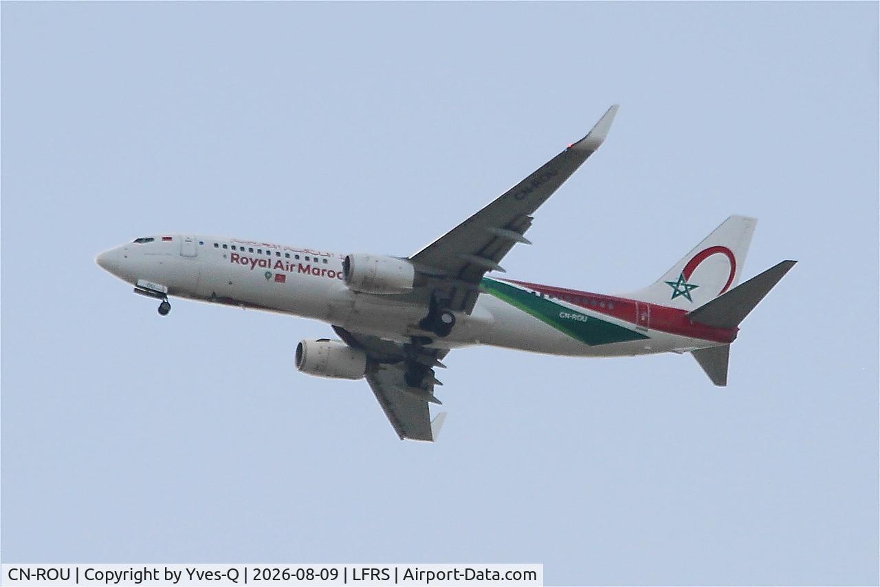 Aircraft CN-ROU, 2009 Boeing 737-8B6, c/n 33069 l/n 2911, Boeing 737-8B6, long approach rwy 21, Nantes-Atlantique airport (LFRS-NTE), at LFRS, photo by Yves-Q