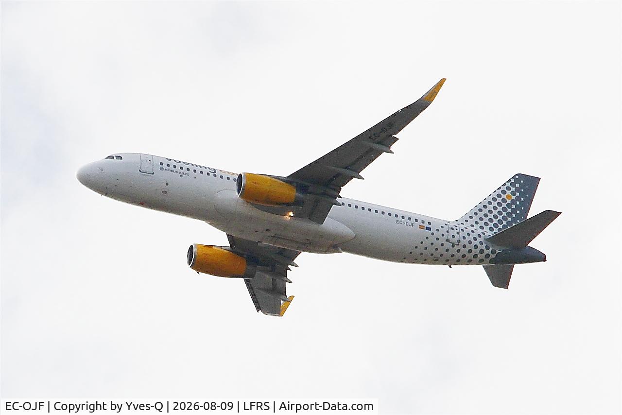 Aircraft EC-OJF, 2014 Airbus A320-232, c/n 6001, Airbus A320-232, Climbing from rwy 03, Nantes-Atlantique airport (LFRS-NTE), at LFRS, photo by Yves-Q