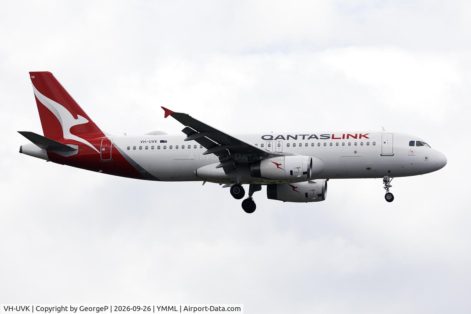 Aircraft VH-UVK, AIRBUS INDUSTRIE A320-232, c/n 2316, Short final for runway 16., at YMML, photo by GeorgeP