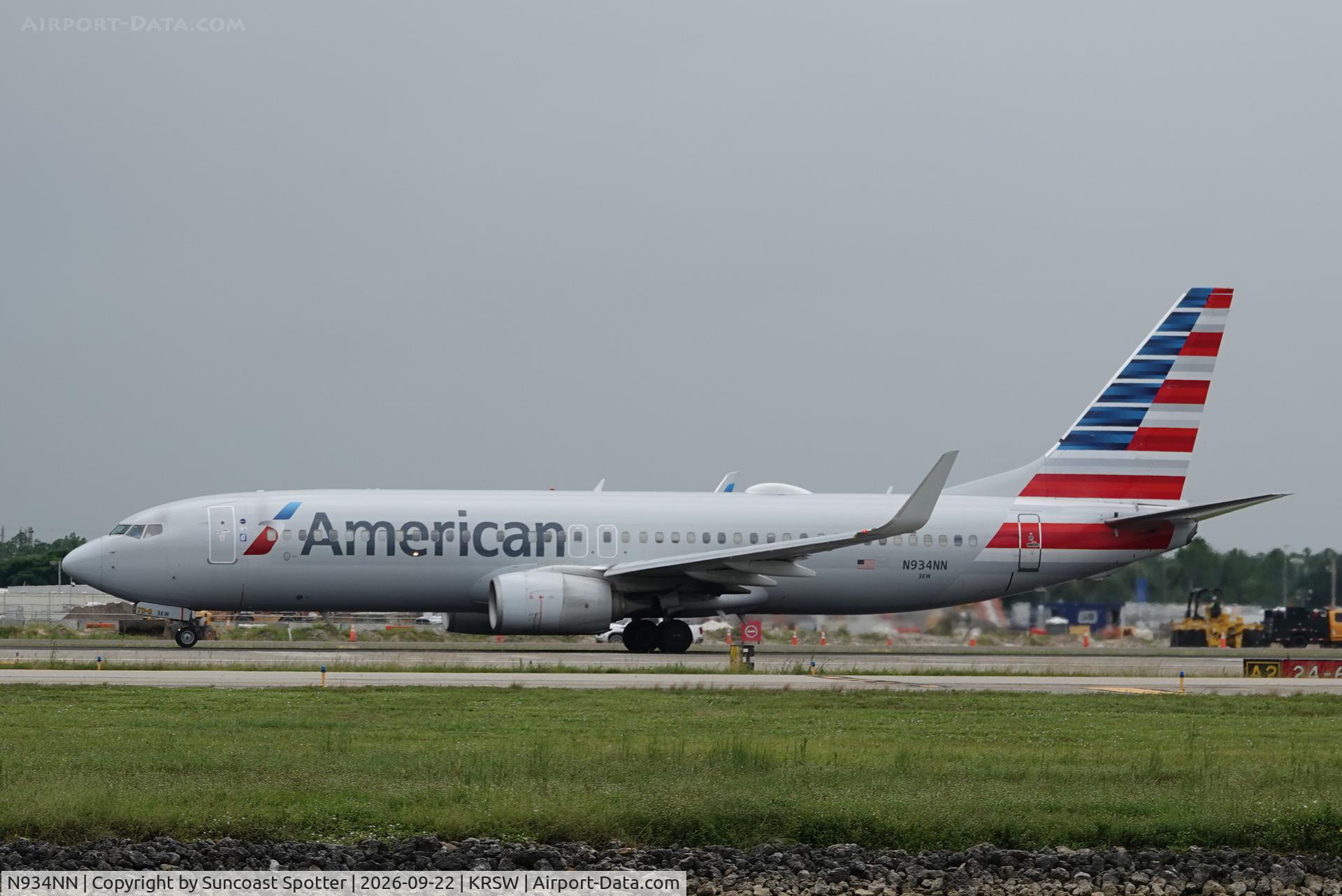 Aircraft N934NN, 2013 Boeing 737-823, c/n 33489 l/n 4558, American 2740 departs Southwest Florida International Airport enroute to Dallas/Fort Worth International Airport, at KRSW, photo by Suncoast Spotter