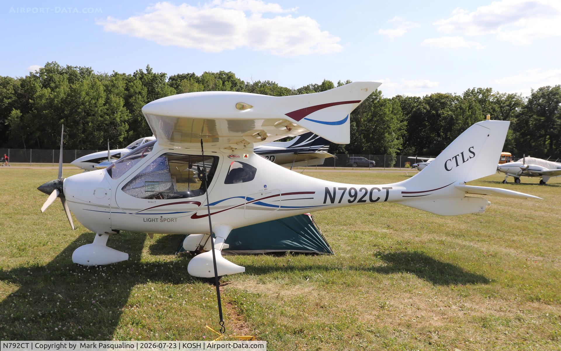Aircraft N792CT, Flight Design CTLS, c/n F-09-01-09, Flight Design CTLS, at KOSH, photo by Mark Pasqualino