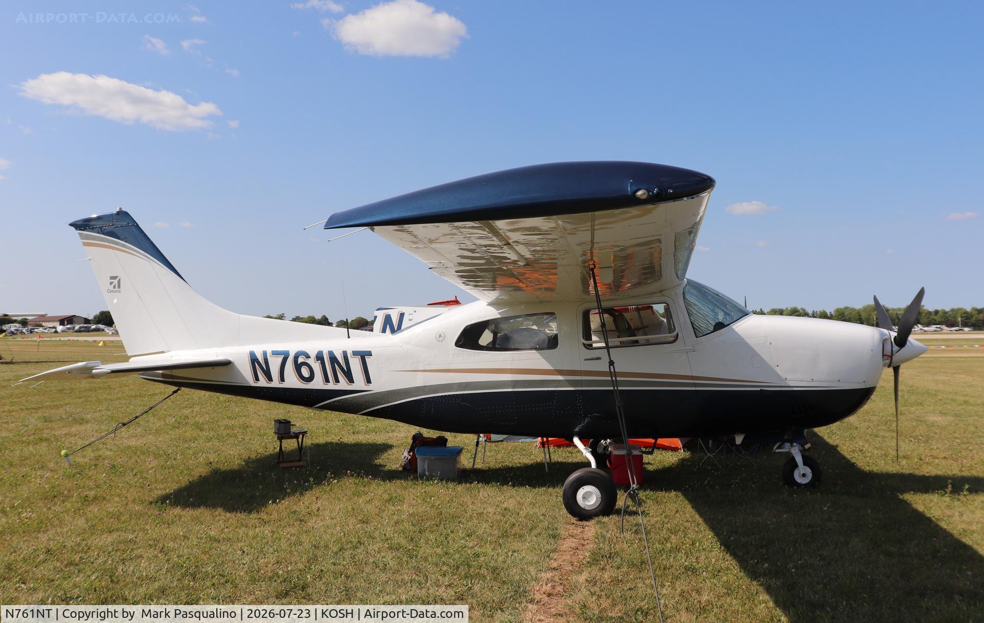 Aircraft N761NT, 1977 Cessna 210M Centurion, c/n 21062393, Cessna 210M, at KOSH, photo by Mark Pasqualino