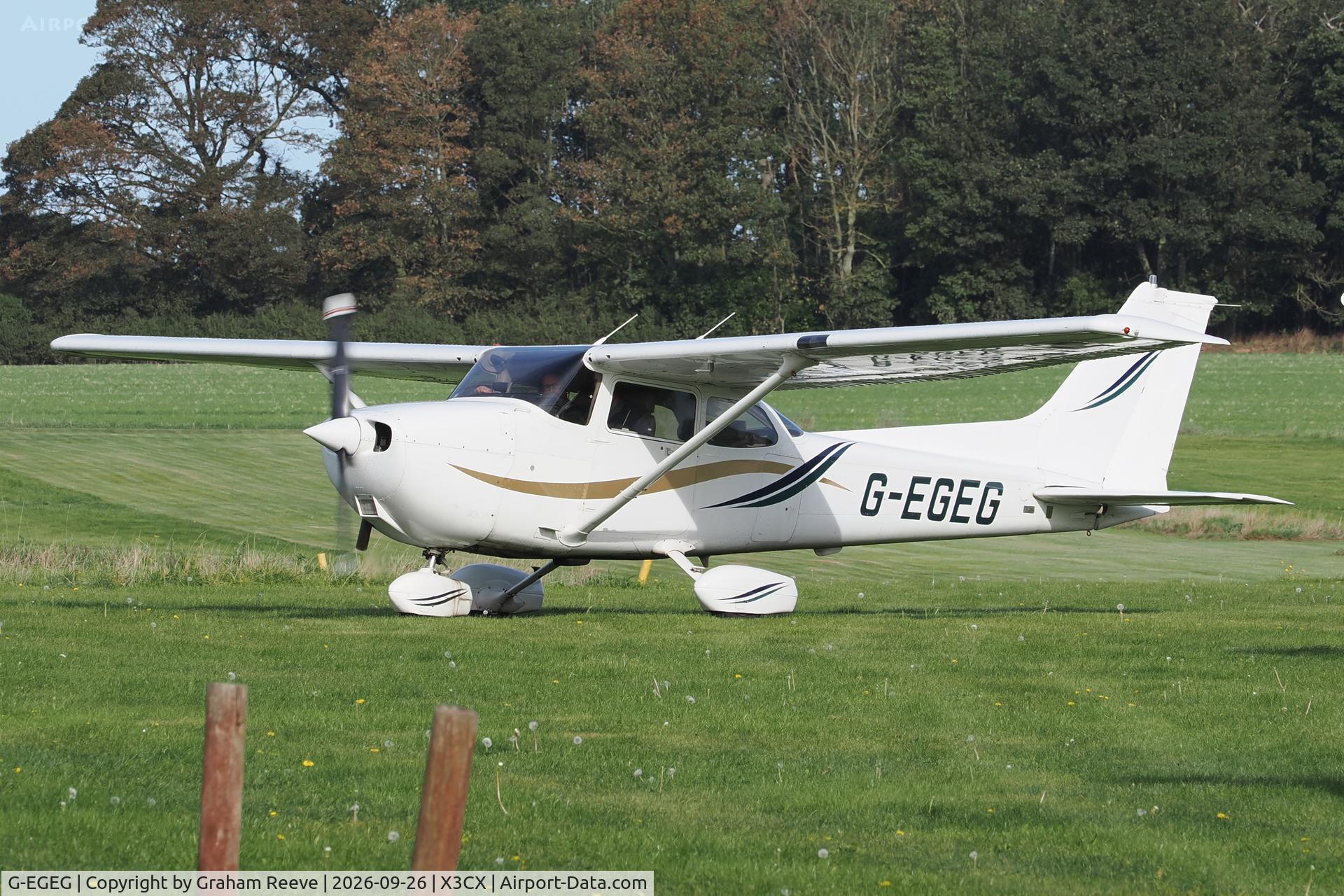 Aircraft G-EGEG, 2000 Cessna 172R, c/n 17280894, Just landed at Northrepps., at X3CX, photo by Graham Reeve