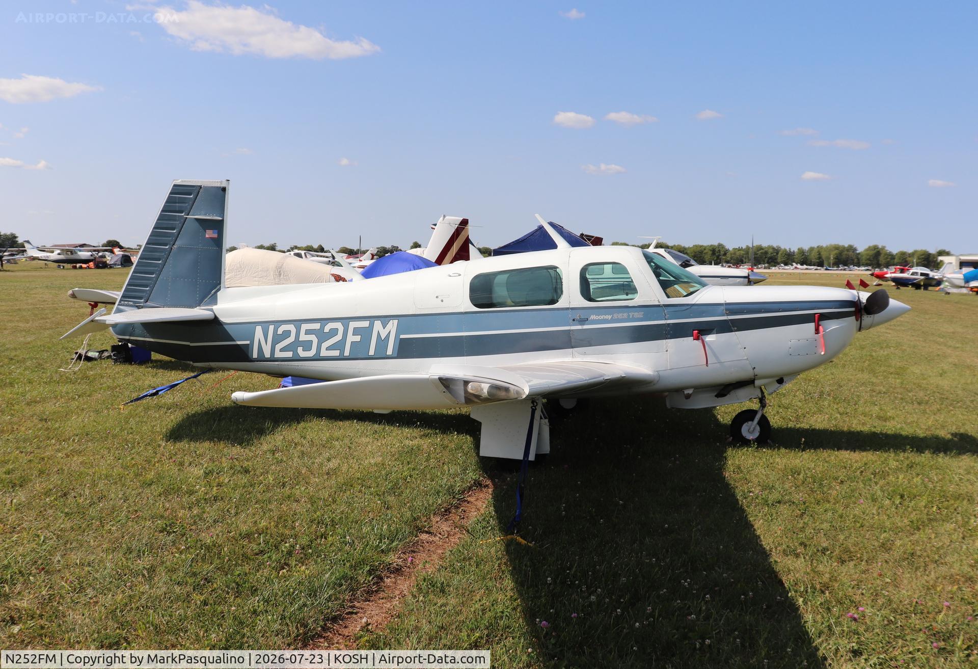 Aircraft N252FM, 1986 Mooney M20K, c/n 25-1028, Mooney M20K, at KOSH, photo by MarkPasqualino