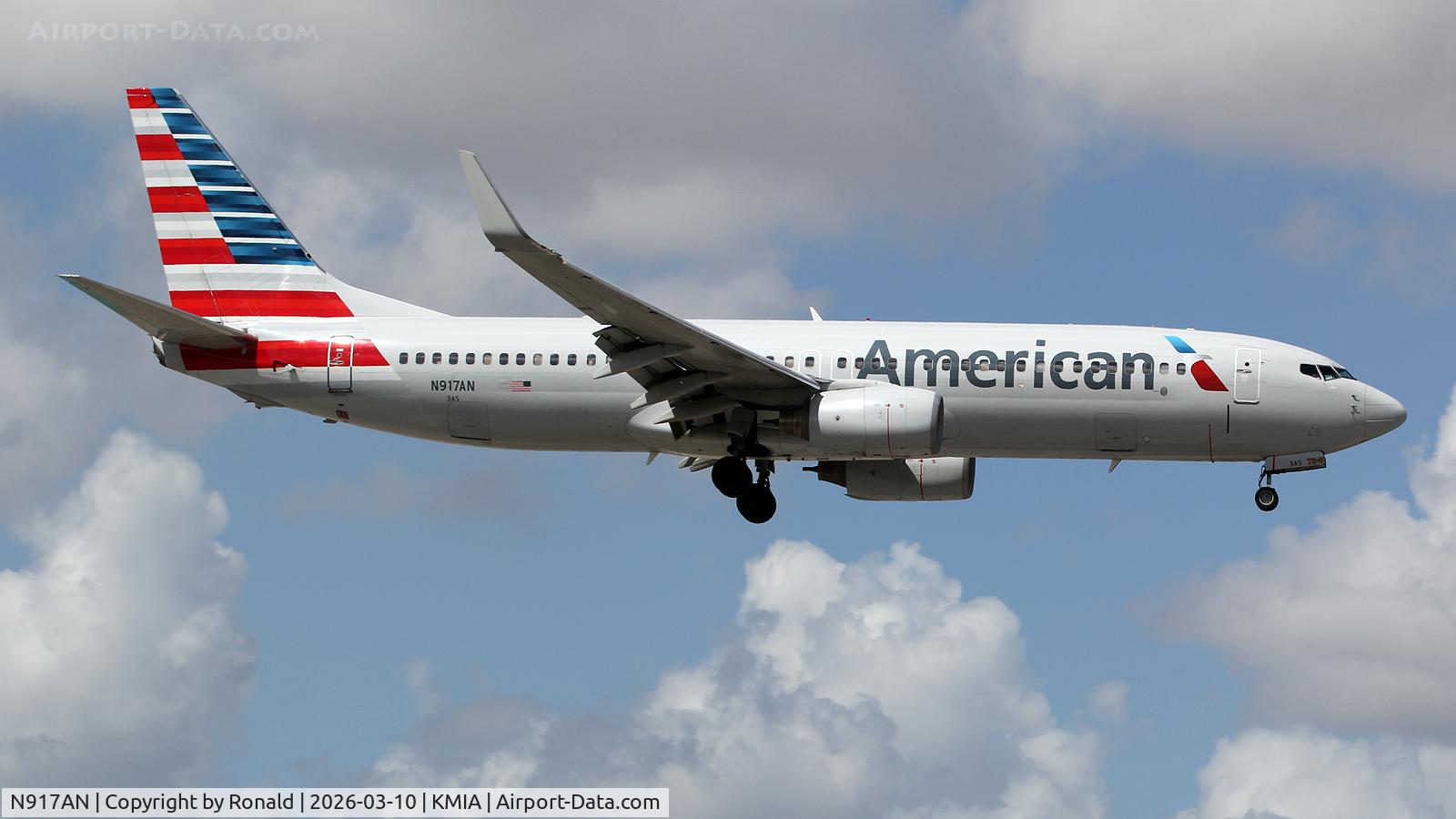 Aircraft N917AN, 1999 Boeing 737-823, c/n 29518, at mia, at KMIA, photo by Ronald