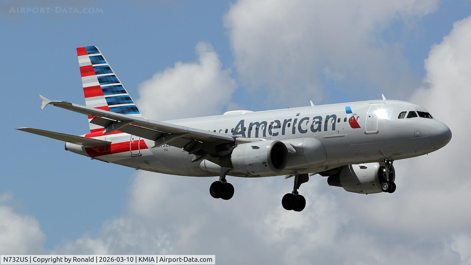 Aircraft N732US, 2000 Airbus A319-112, c/n 1203, at mia, at KMIA, photo by Ronald