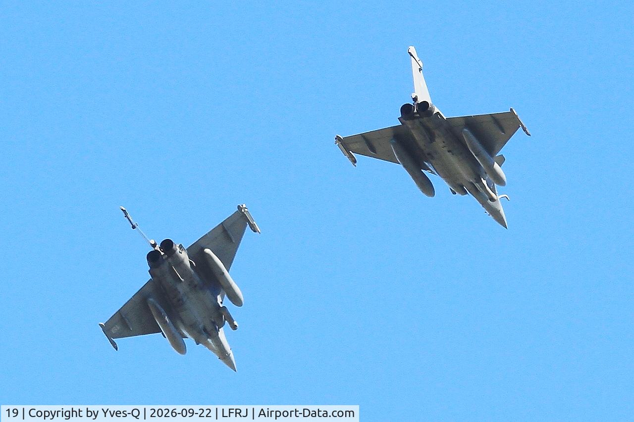 Aircraft 19, Dassault Rafale M, c/n 19, Dassault Rafale M, Breack over Landivisiau naval air base (LFRJ-LDV), at LFRJ, photo by Yves-Q
