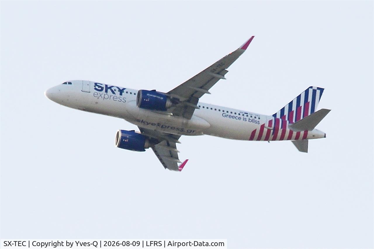 Aircraft SX-TEC, 2020 Airbus A320-251N, c/n 9566, Airbus A320-251N, Climbing from rwy 03, Nantes-Atlantique airport (LFRS-NTE), at LFRS, photo by Yves-Q