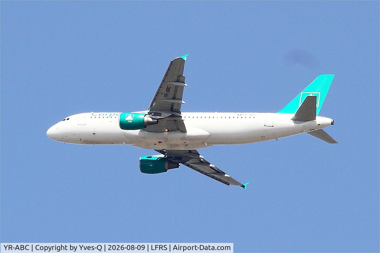 Aircraft YR-ABC, 2008 Airbus A320-200, c/n 3729, Airbus A320-200, long approach rwy 21, Nantes-Atlantique airport (LFRS-NTE), at LFRS, photo by Yves-Q
