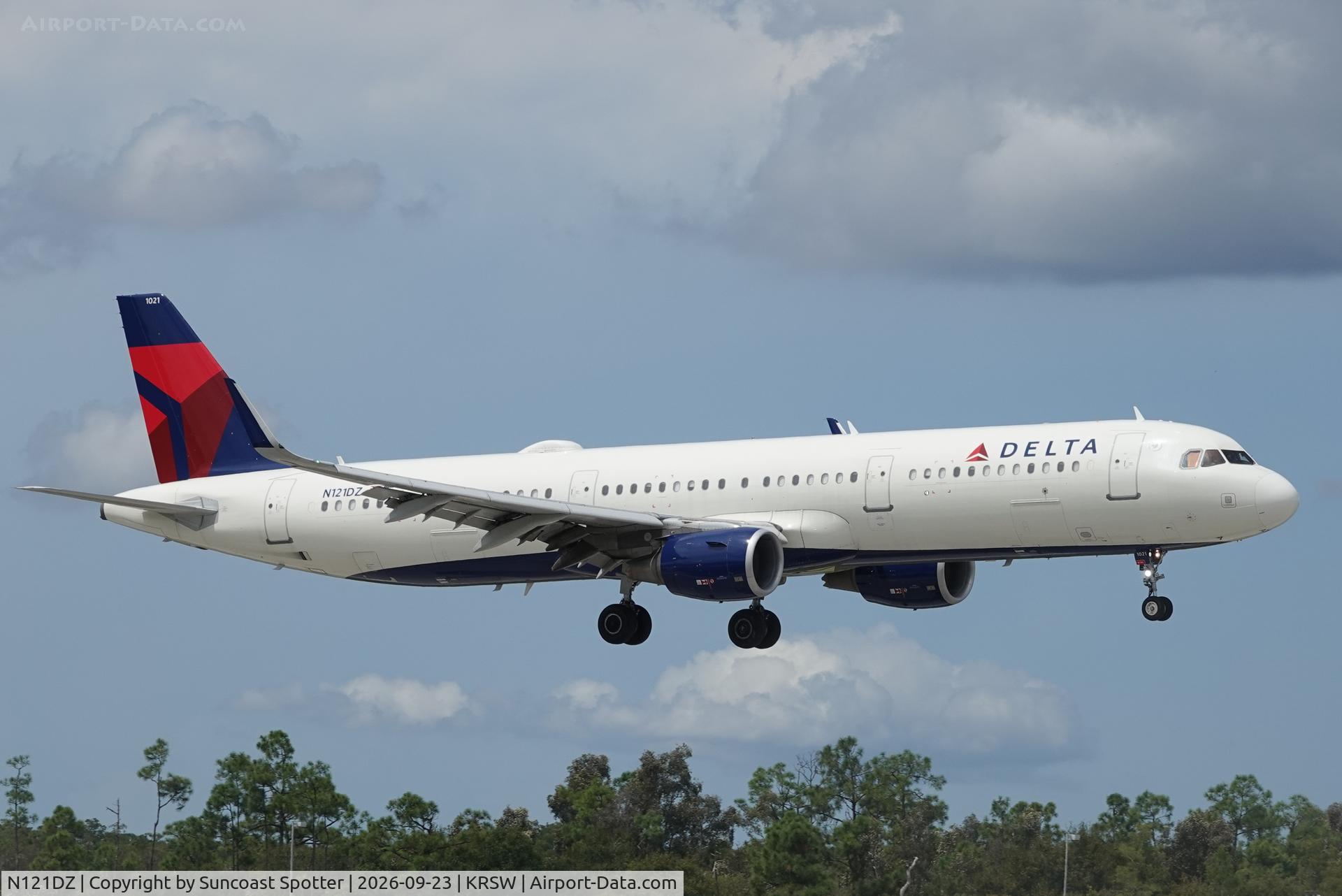 Aircraft N121DZ, 2014 Airbus A321-231, c/n 6401, Delta 2400 arrives at Southwest Florida International Airport following flight from Minneapolis-St Paul International Airport, at KRSW, photo by Suncoast Spotter