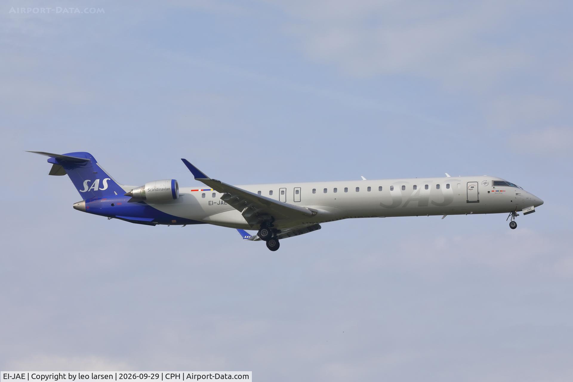 Aircraft EI-JAE, 2011 Bombardier CRJ900 (CL-600-2D24), c/n 15276, Copenhagen 29.9.2026, at CPH, photo by leo larsen