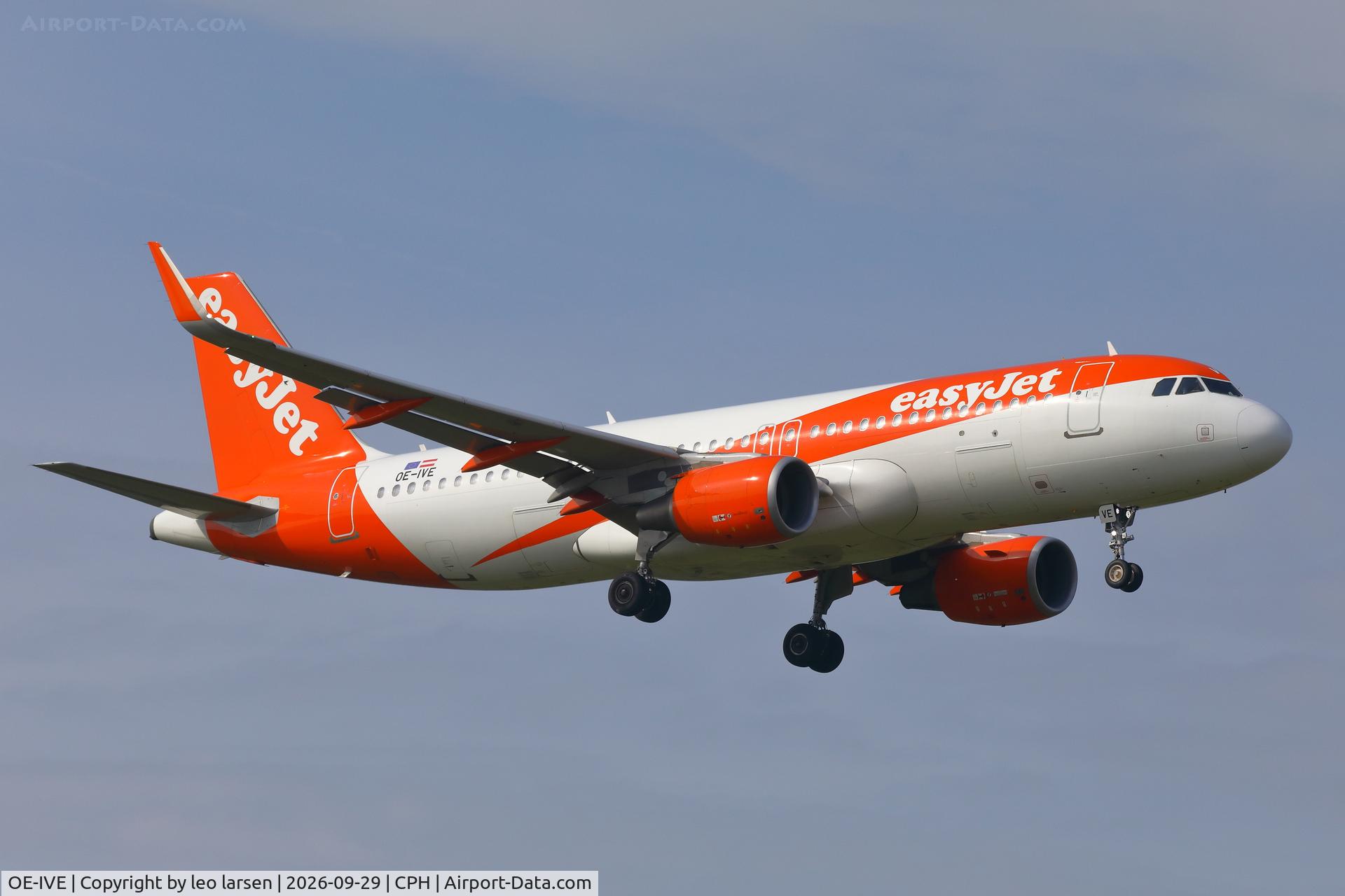 Aircraft OE-IVE, 2016 Airbus A320-214, c/n 7132, Copenhagen 29.9.2026, at CPH, photo by leo larsen