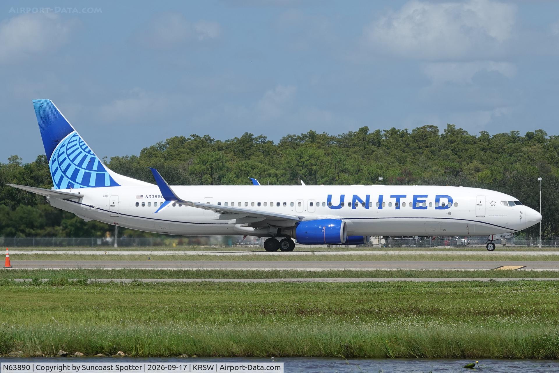 Aircraft N63890, 2015 Boeing 737-924/ER, c/n 42194 l/n 5570, United 2054 departs Southwest Florida International Airport enroute to Washington-Dulles International Airport, at KRSW, photo by Suncoast Spotter